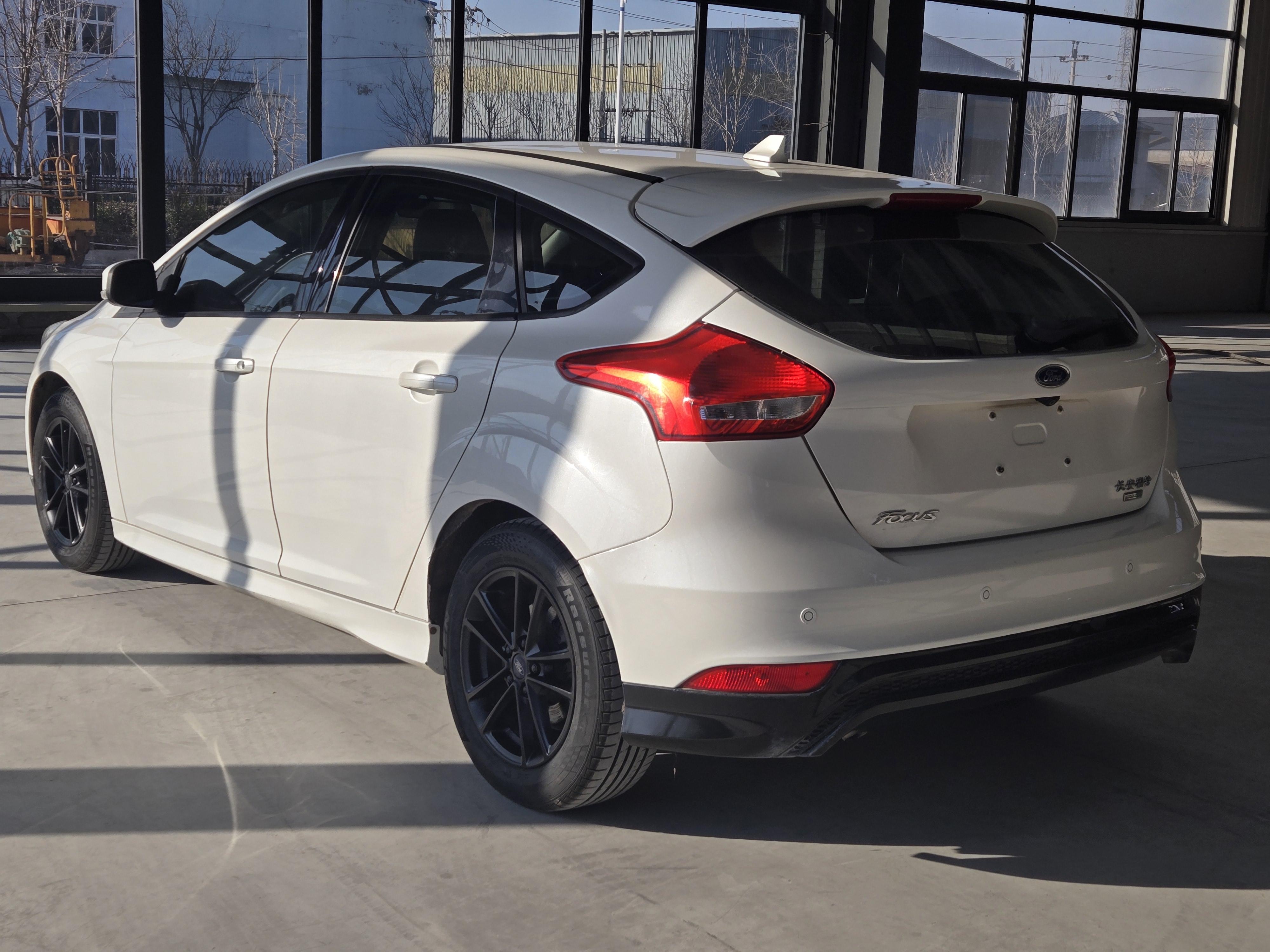 Ford Focus ST 2017 thumb 11
