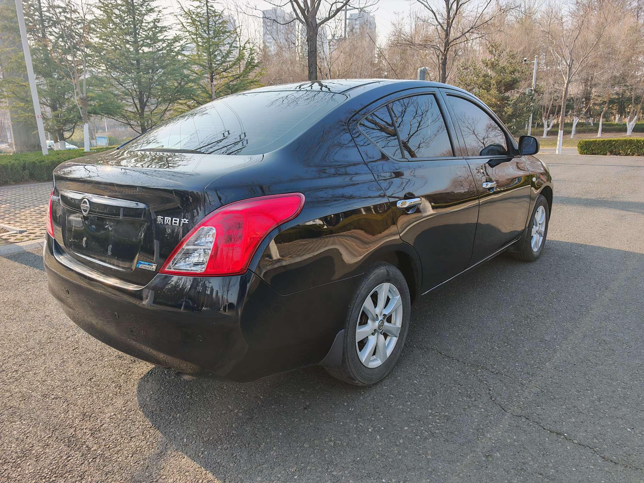 Nissan Sunny 2014 thumb 4