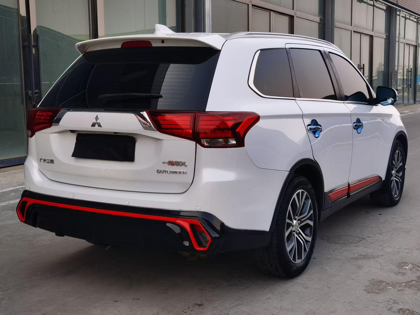Mitsubishi Outlander 2018 thumb 4