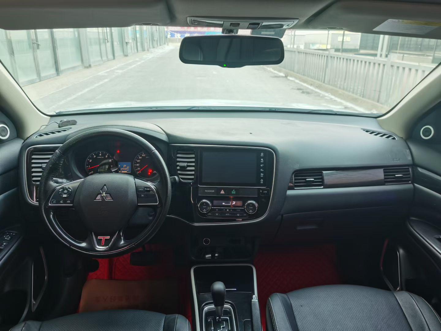 Mitsubishi Outlander 2018 thumb 5