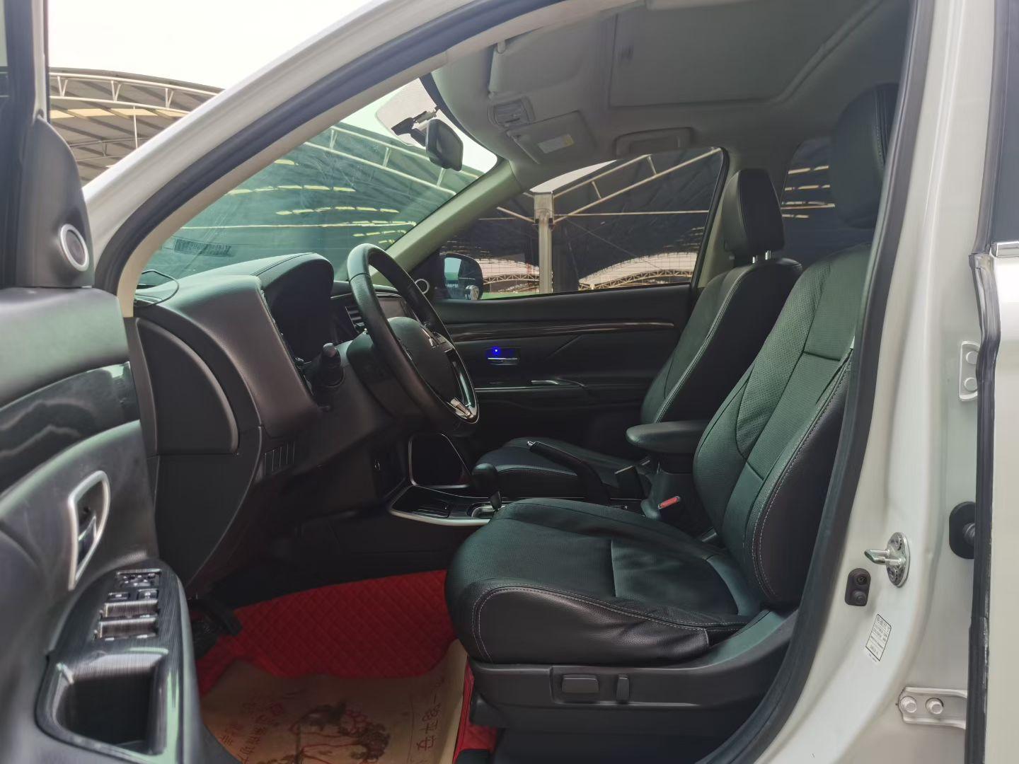 Mitsubishi Outlander 2018 thumb 6