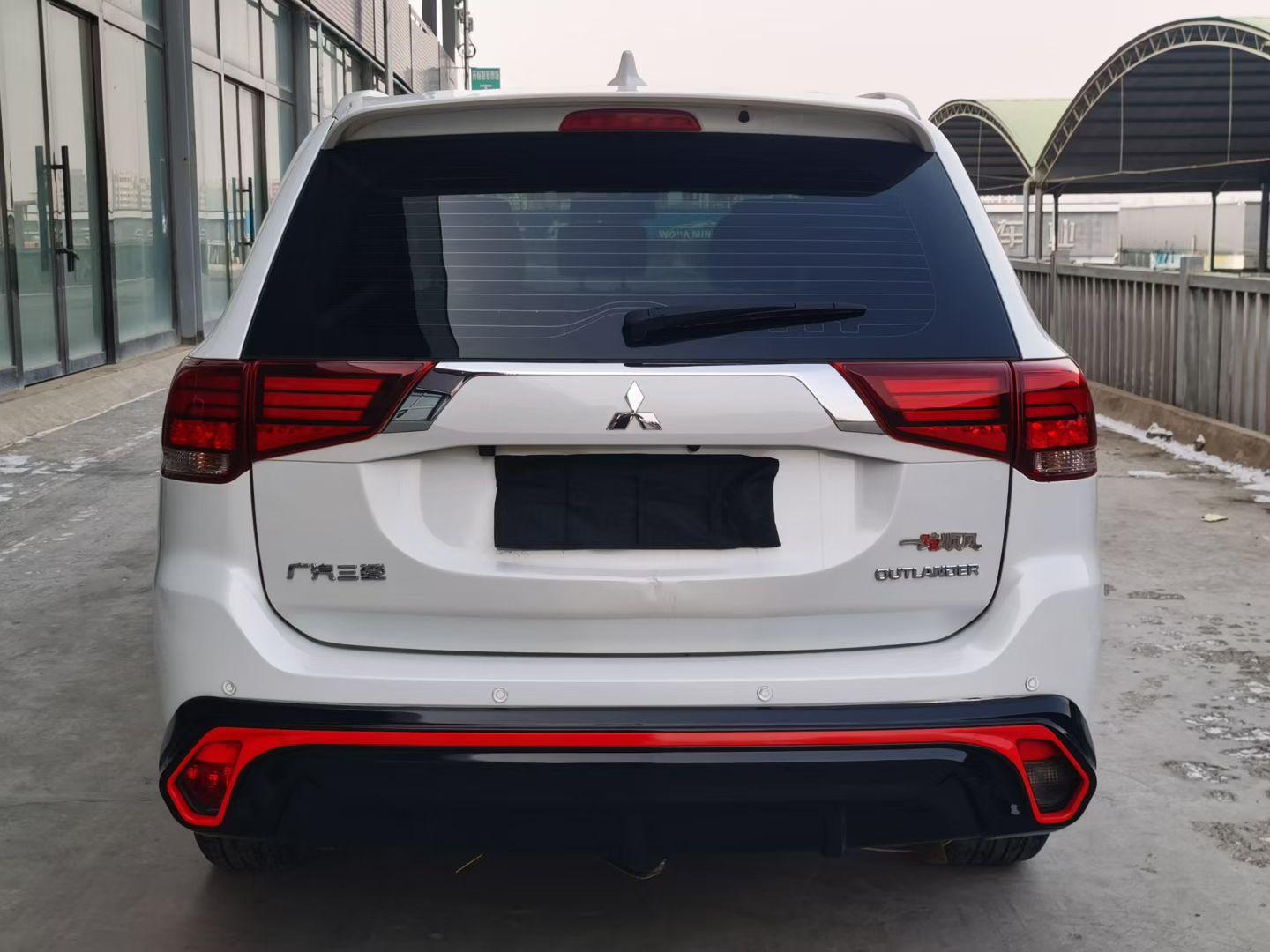 Mitsubishi Outlander 2018 thumb 12
