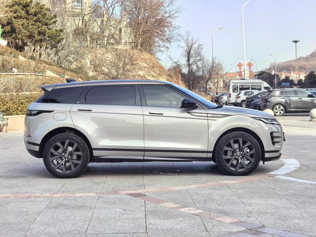 Land Rover Range Rover Velar 2022 thumb 3