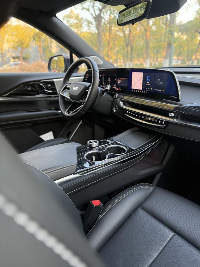 Cadillac XT5 2025 thumb 2