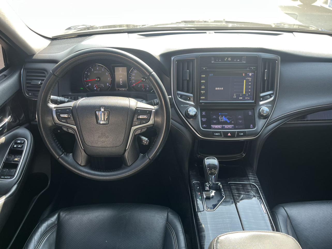Toyota Crown 2016 thumb 5