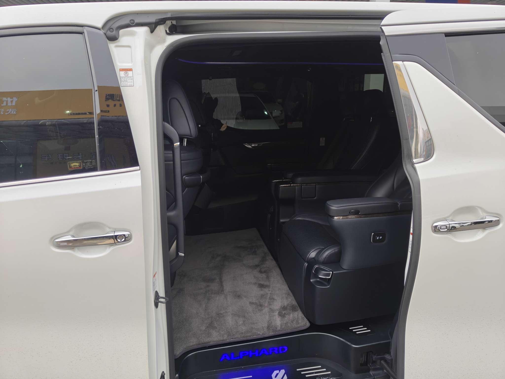 Toyota Alphard 2018 thumb 10
