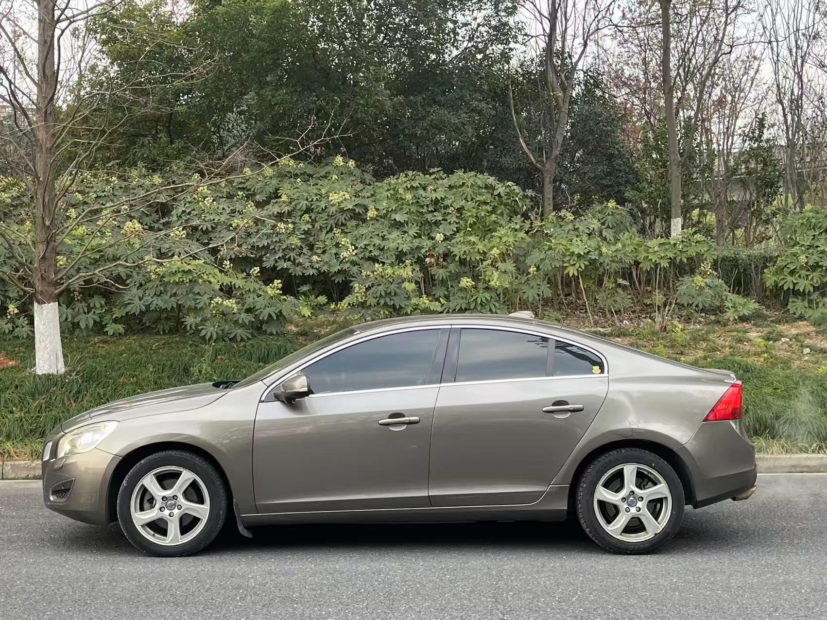 Volvo S60 2012 thumb 2