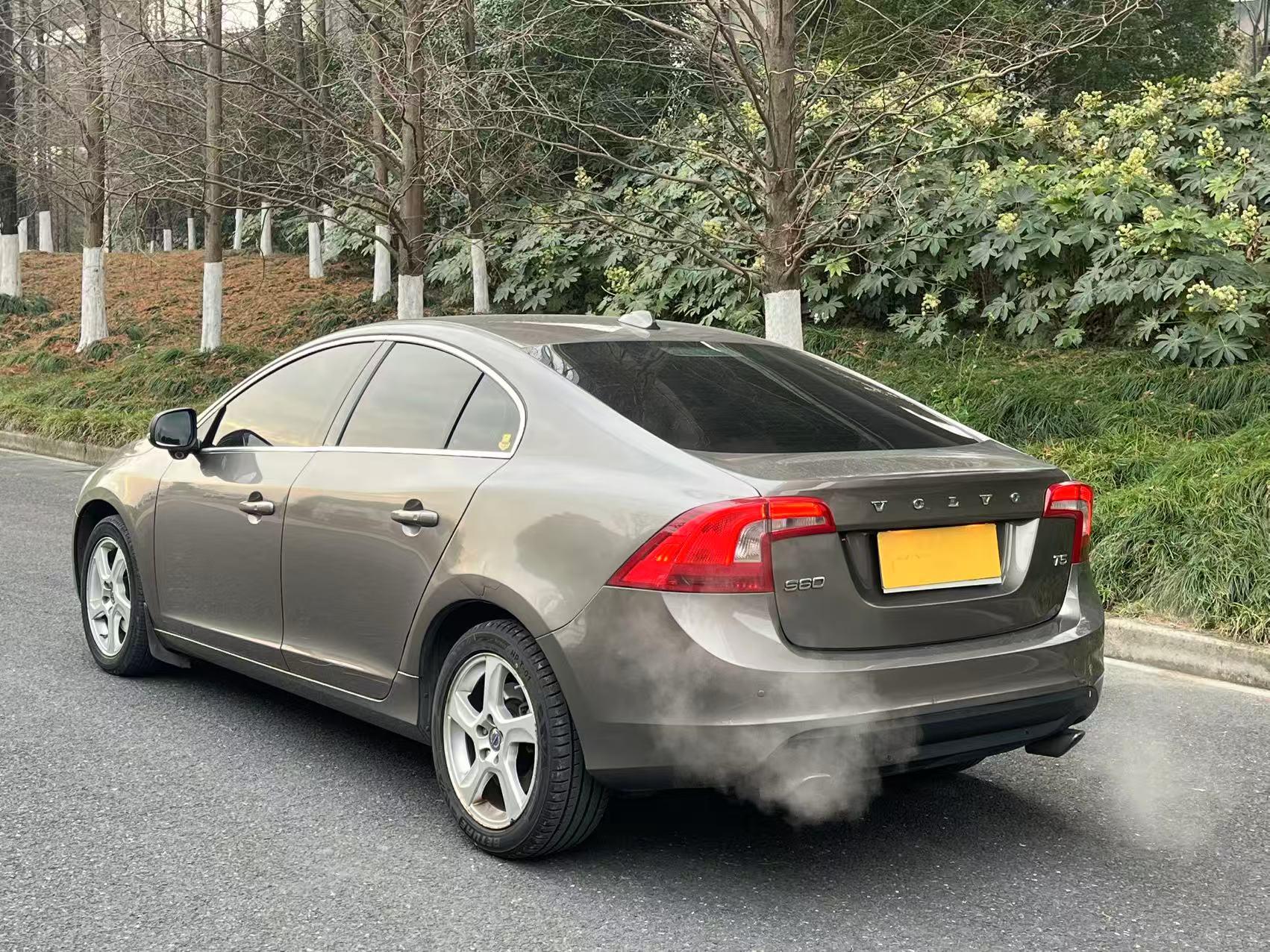 Volvo S60 2012 thumb 3