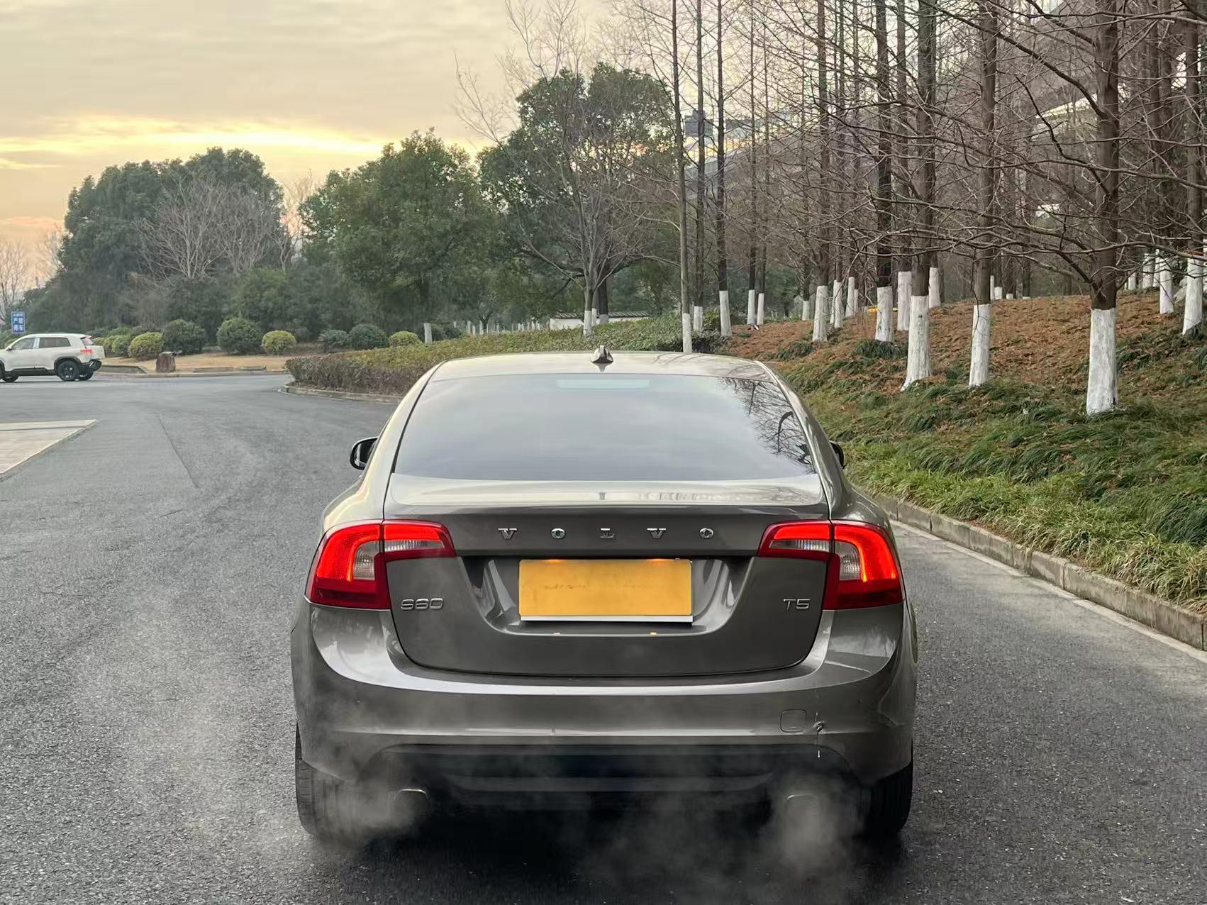 Volvo S60 2012 thumb 4