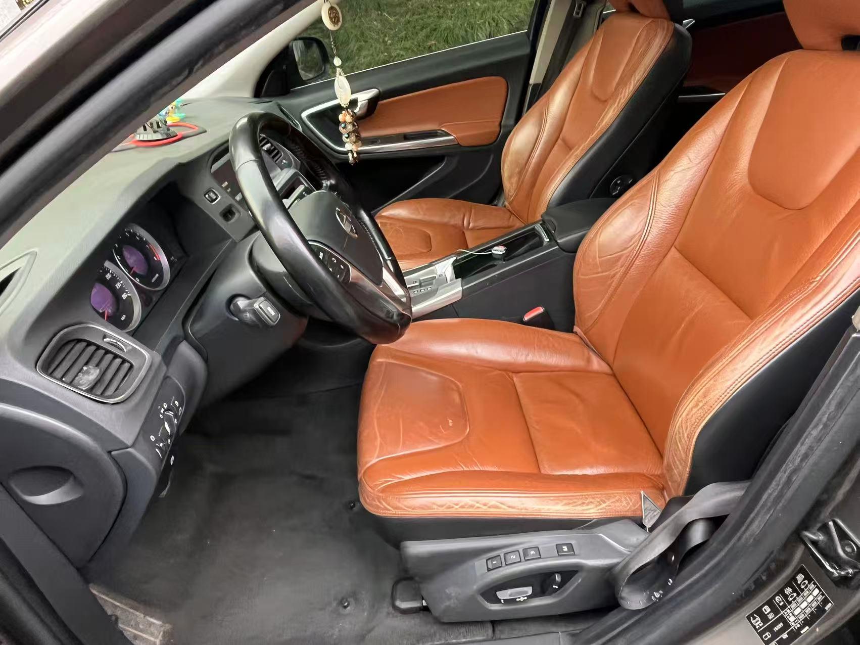 Volvo S60 2012 thumb 9