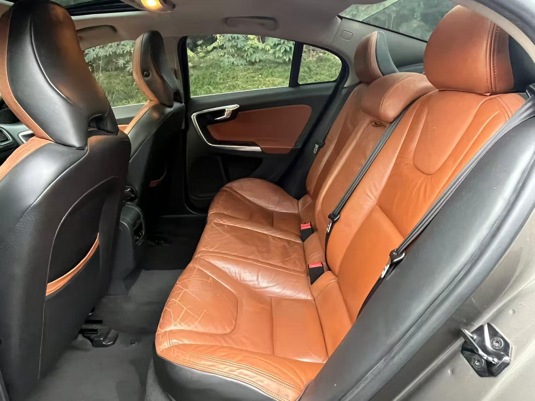 Volvo S60 2012 thumb 10