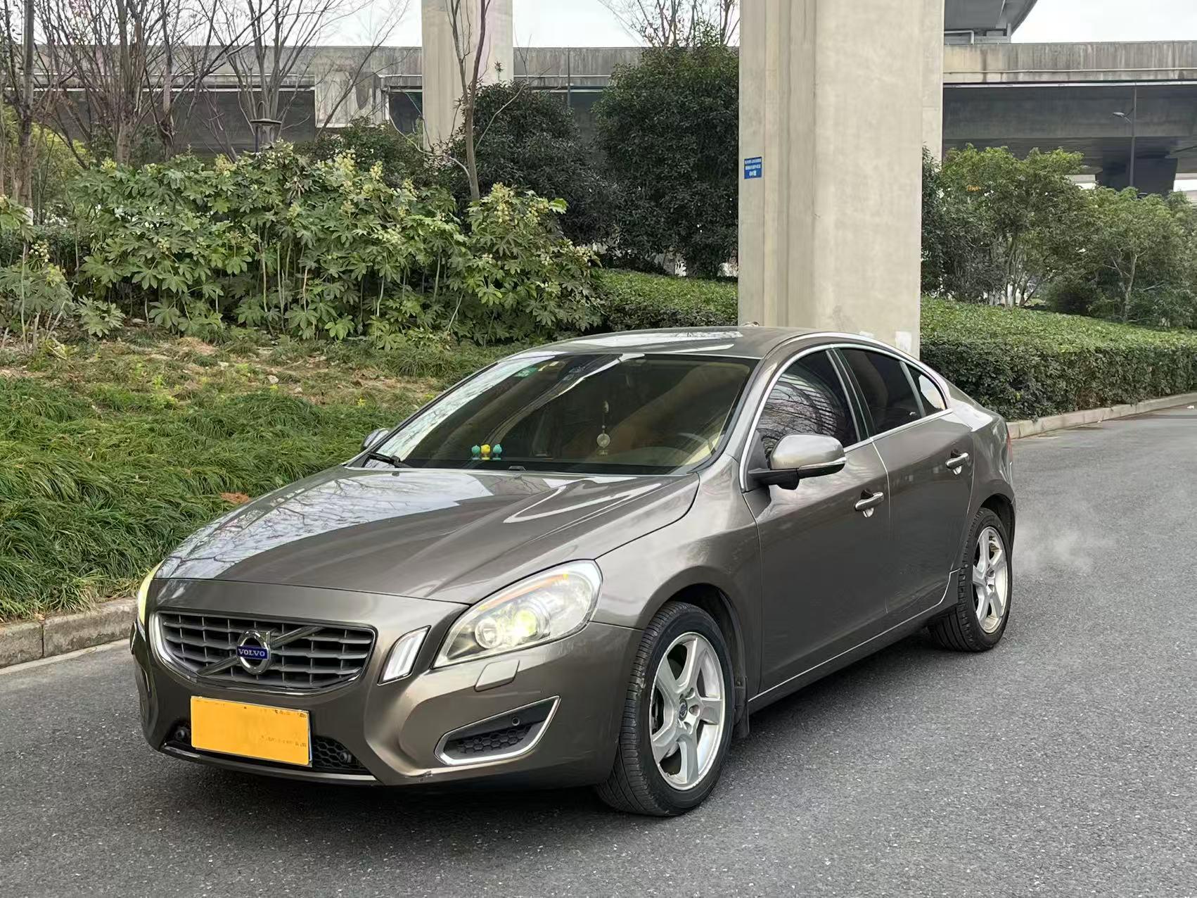 Volvo S60 2012 thumb 11