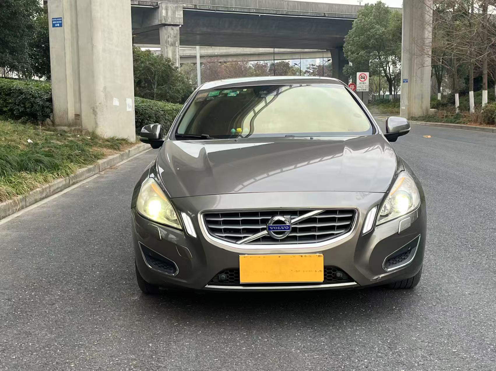 Volvo S60 2012 thumb 12
