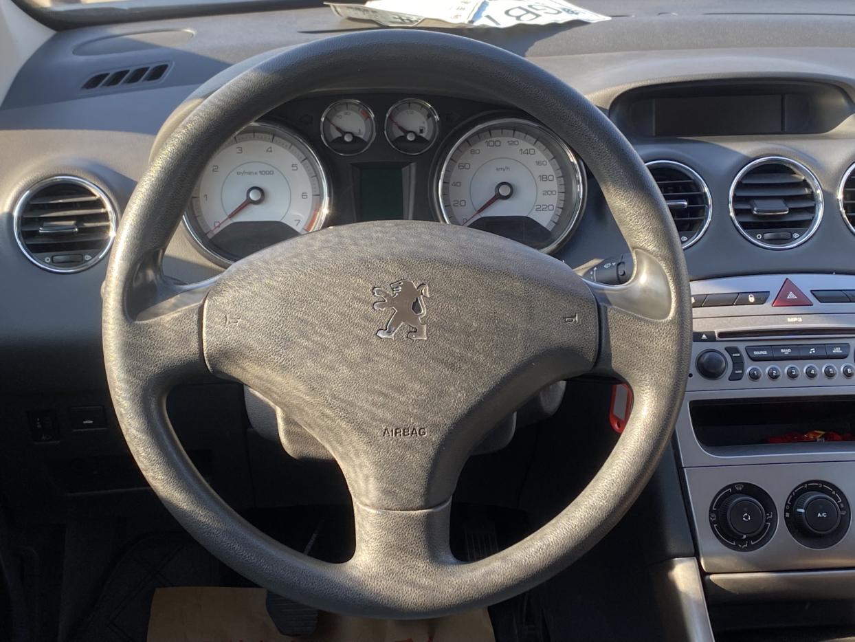 Peugeot 408 2011 thumb 6