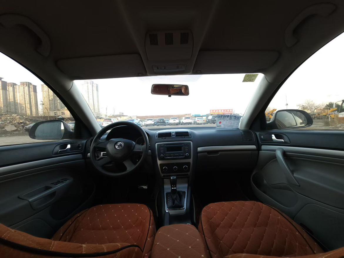 Skoda Octavia 2014 thumb 5