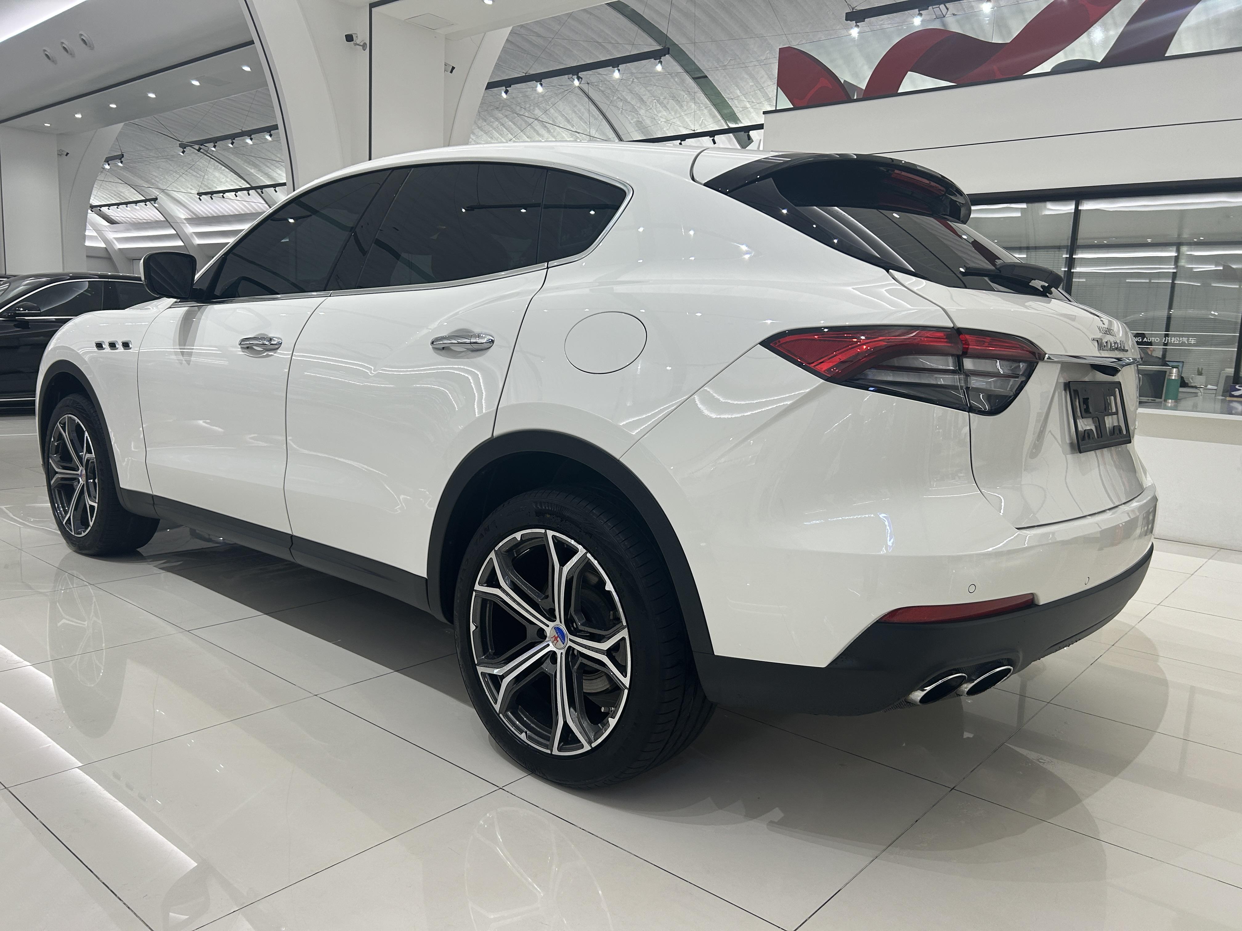 Maserati Levante 2018 thumb 2