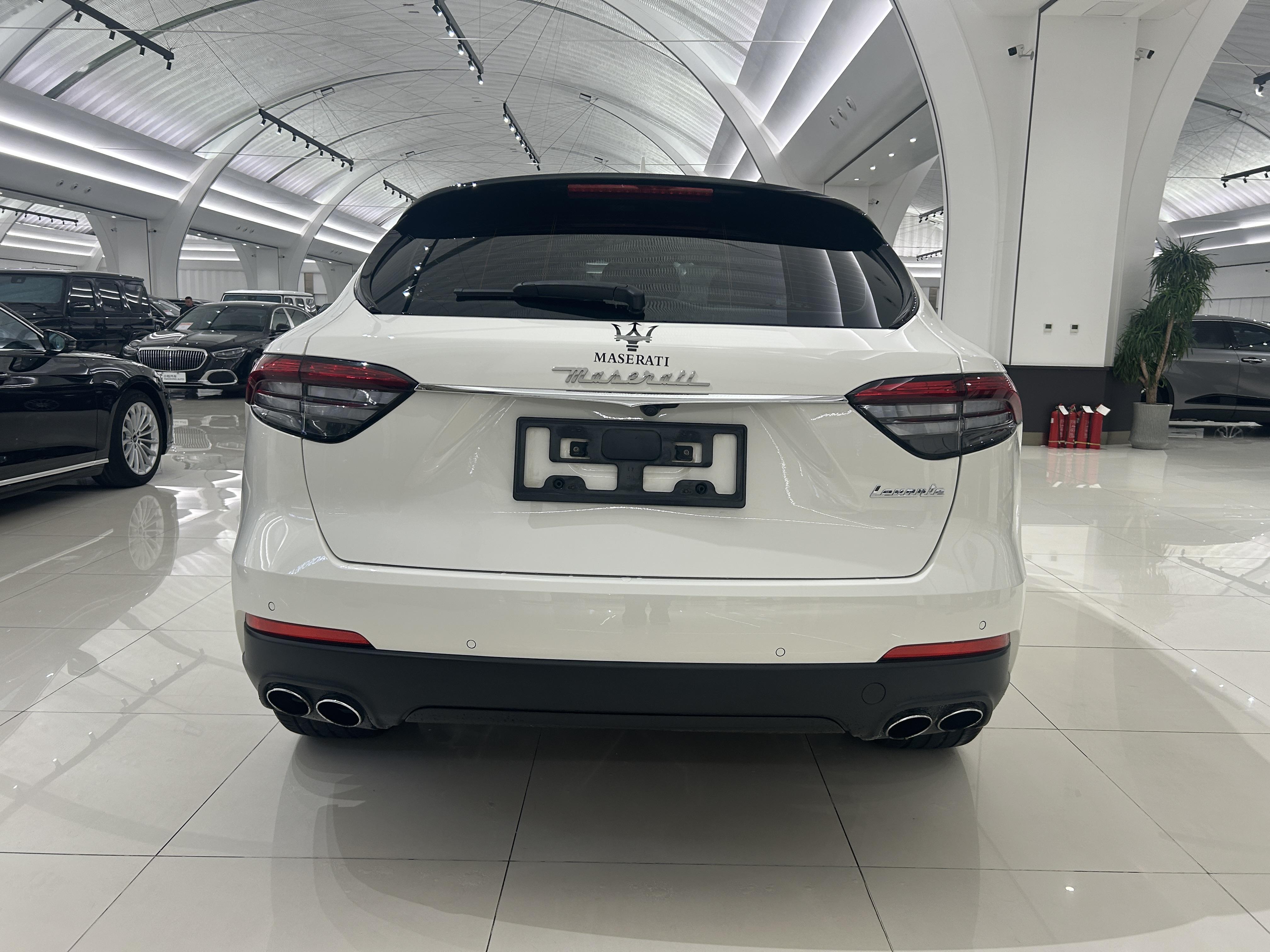 Maserati Levante 2018 thumb 3