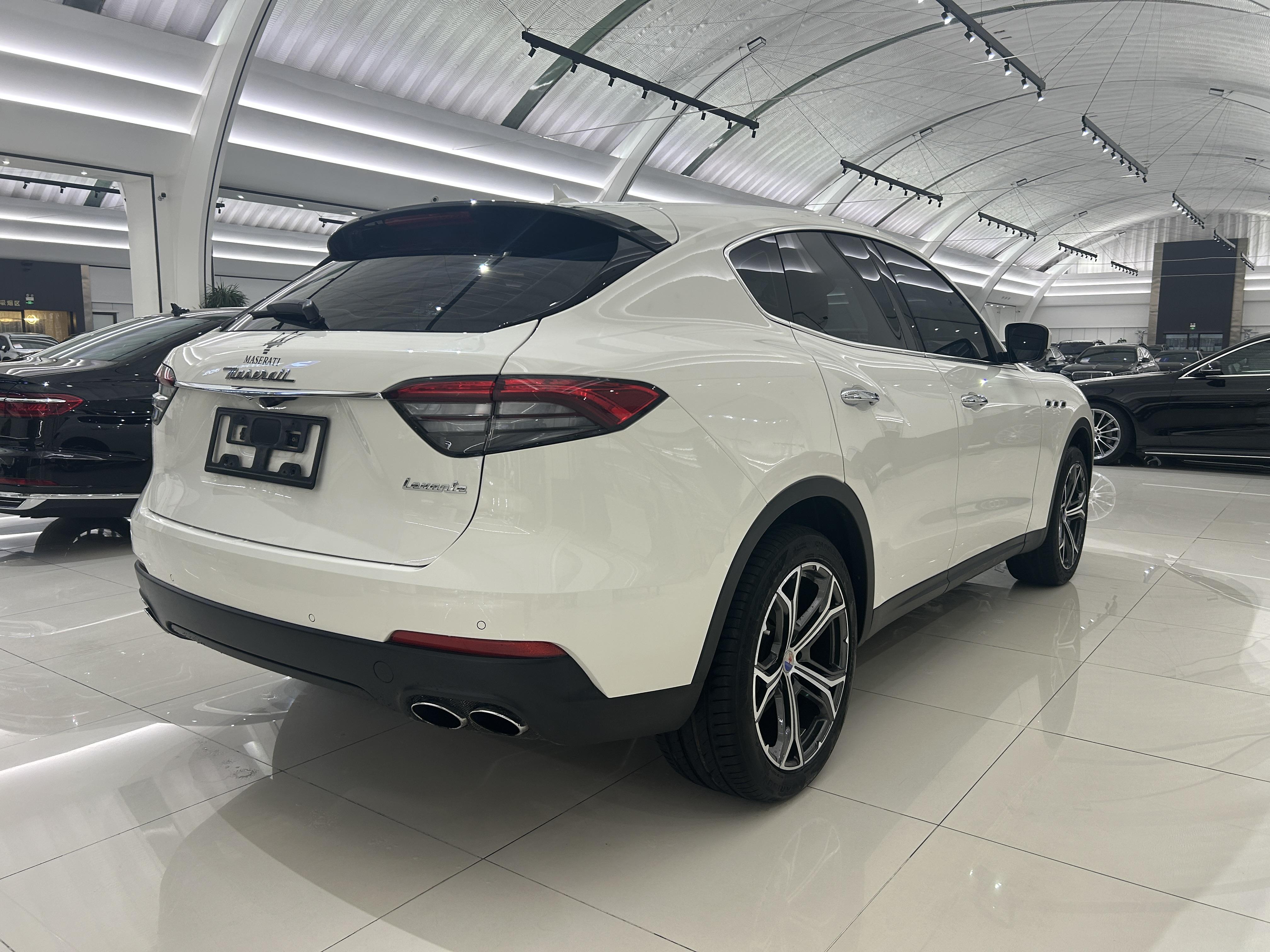Maserati Levante 2018 thumb 4