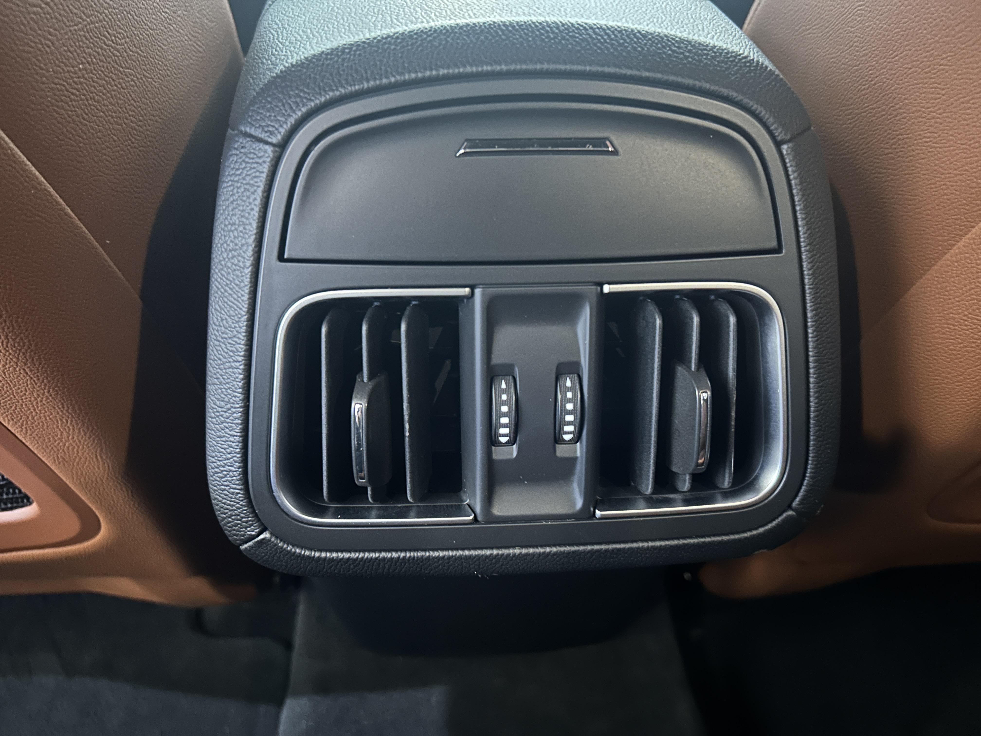 Maserati Levante 2018 thumb 5