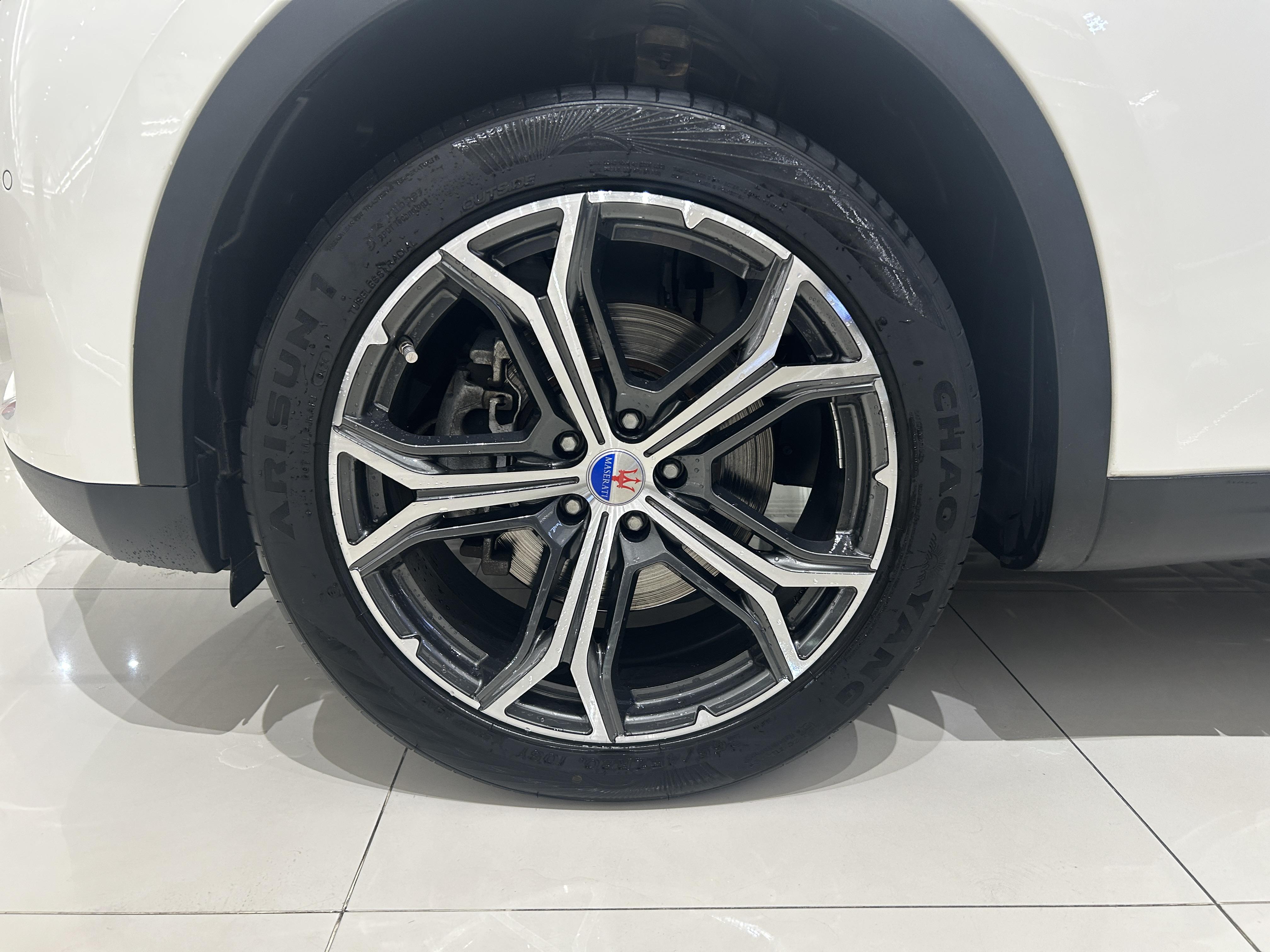 Maserati Levante 2018 thumb 6