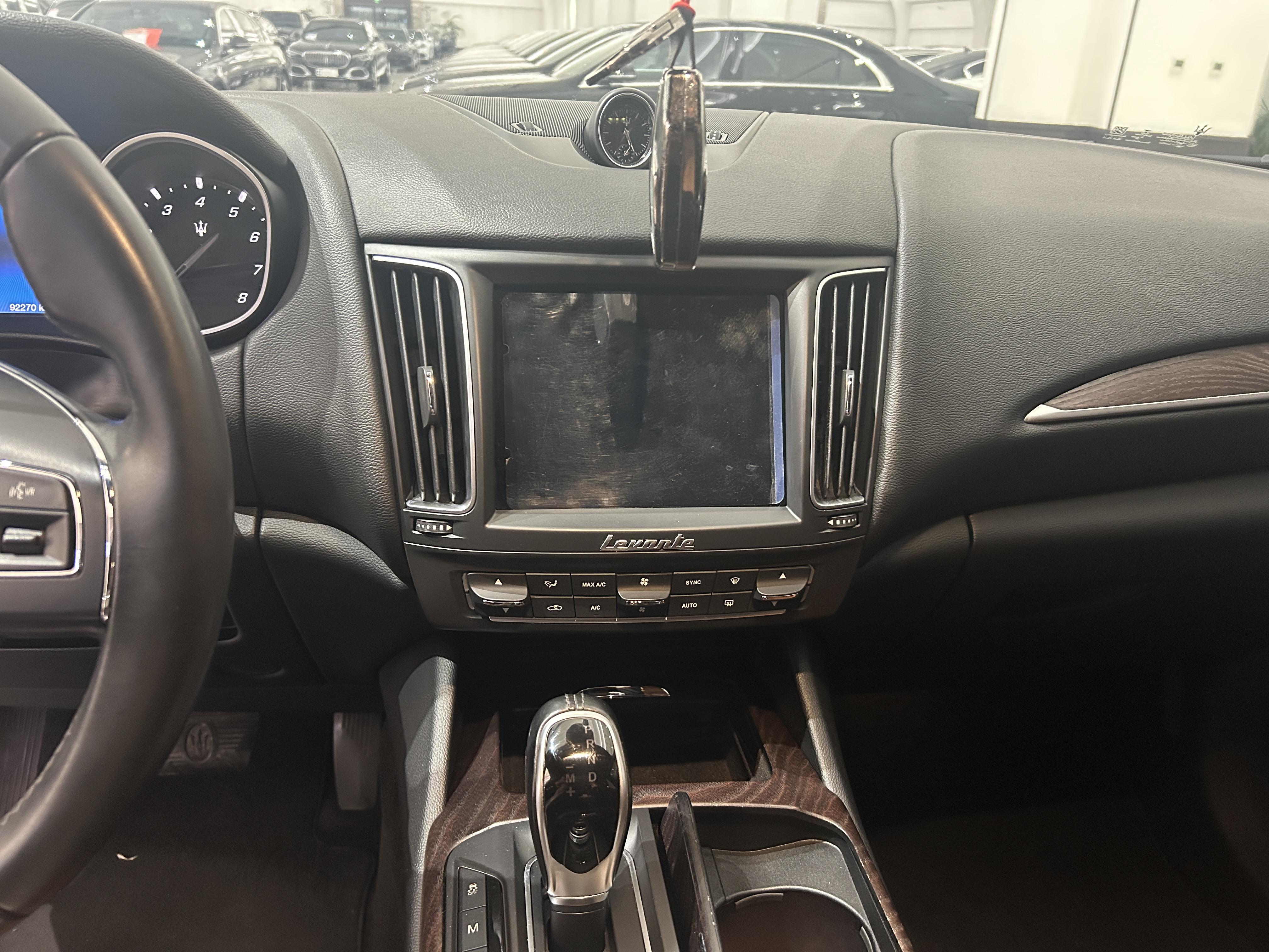 Maserati Levante 2018 thumb 8