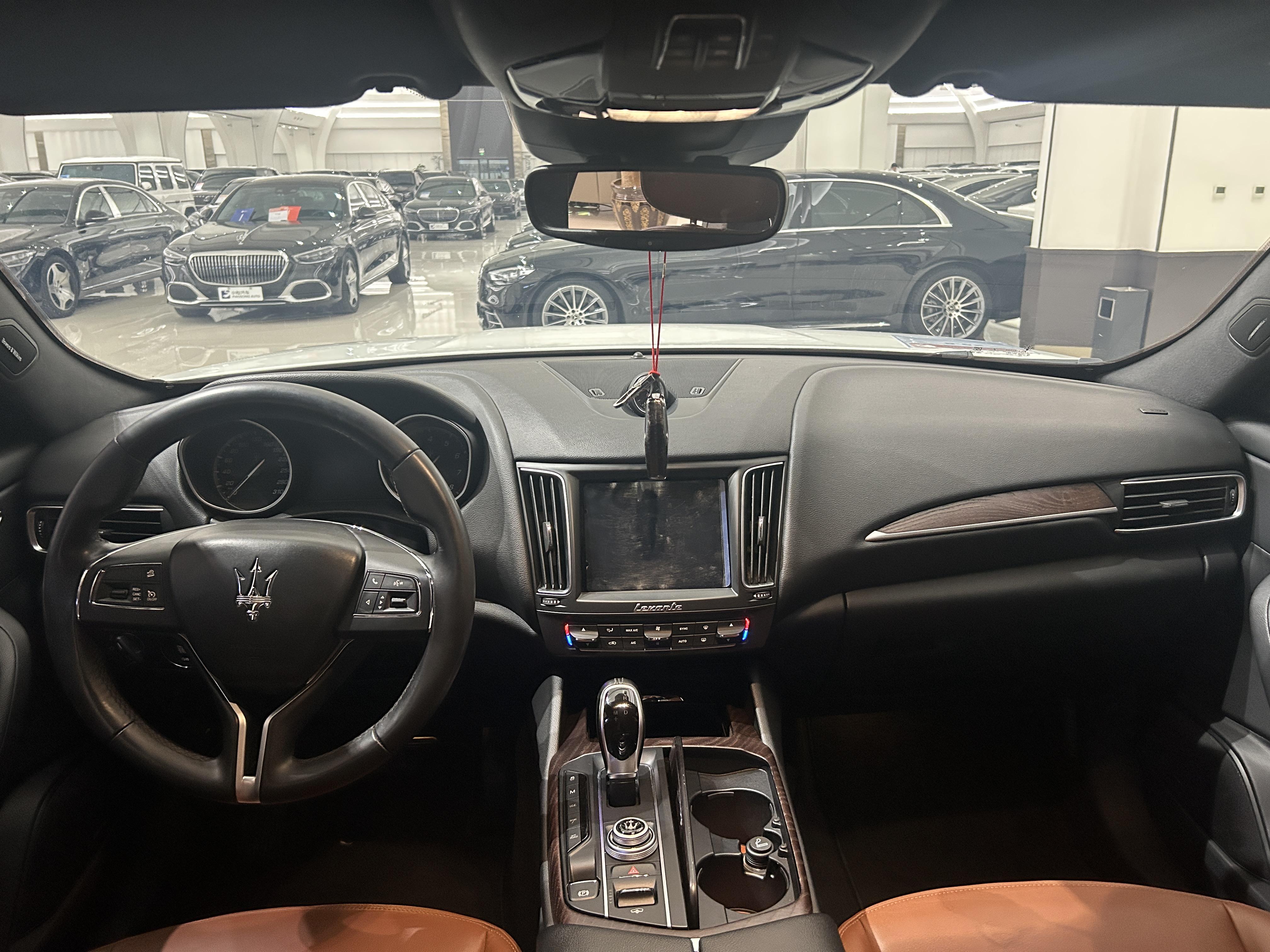 Maserati Levante 2018 thumb 9