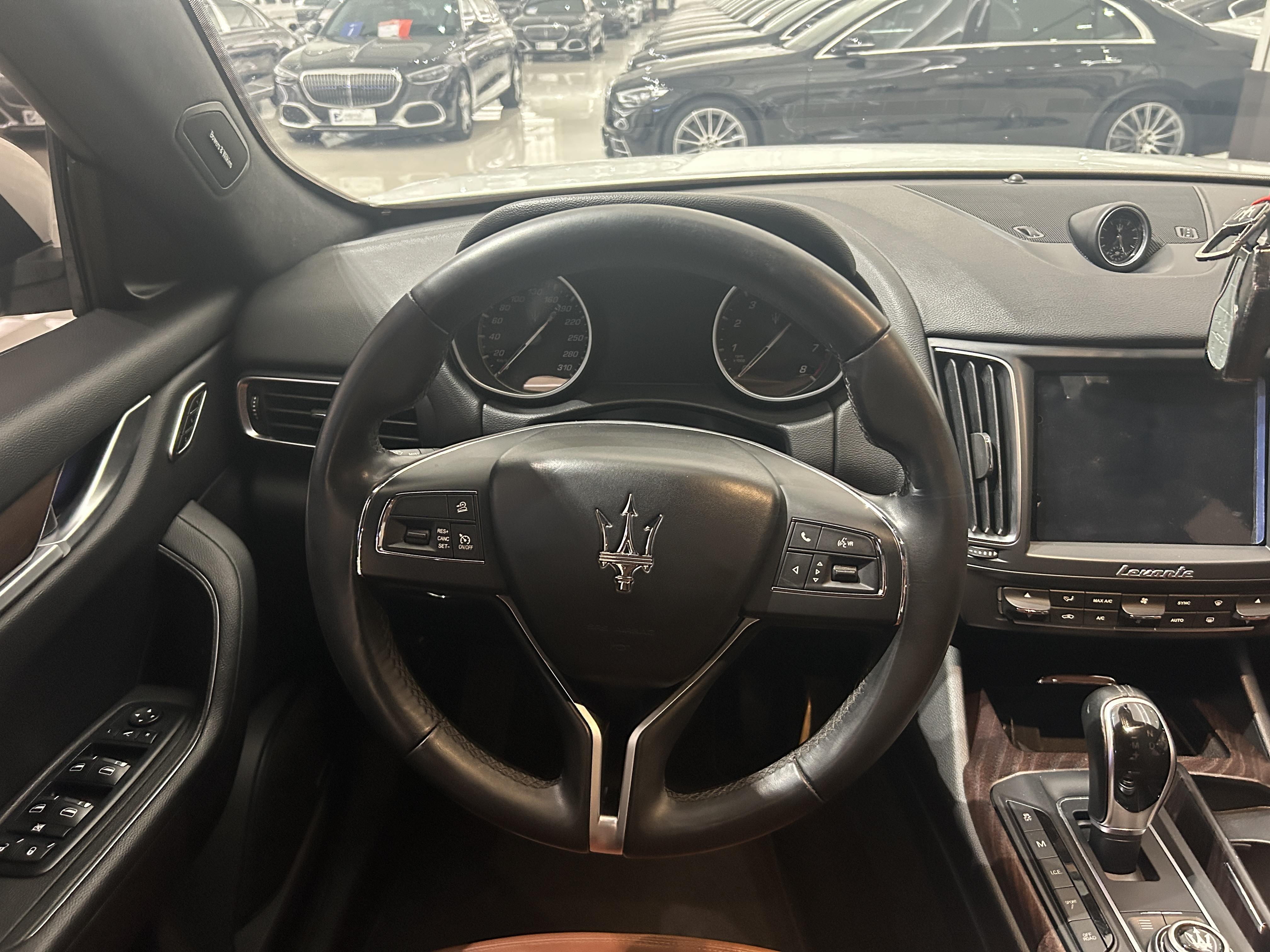 Maserati Levante 2018 thumb 11