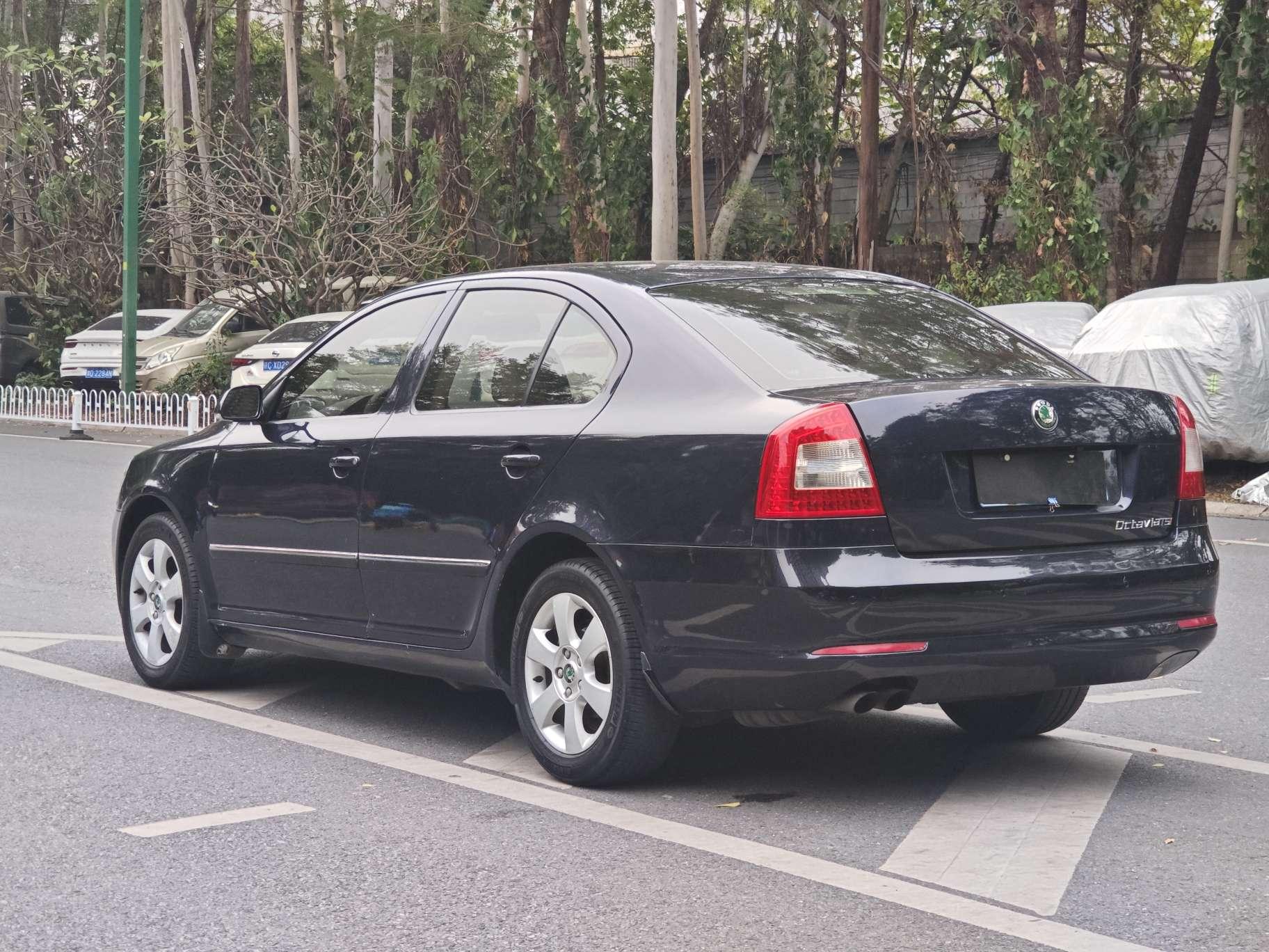 Skoda Octavia 2011 thumb 2