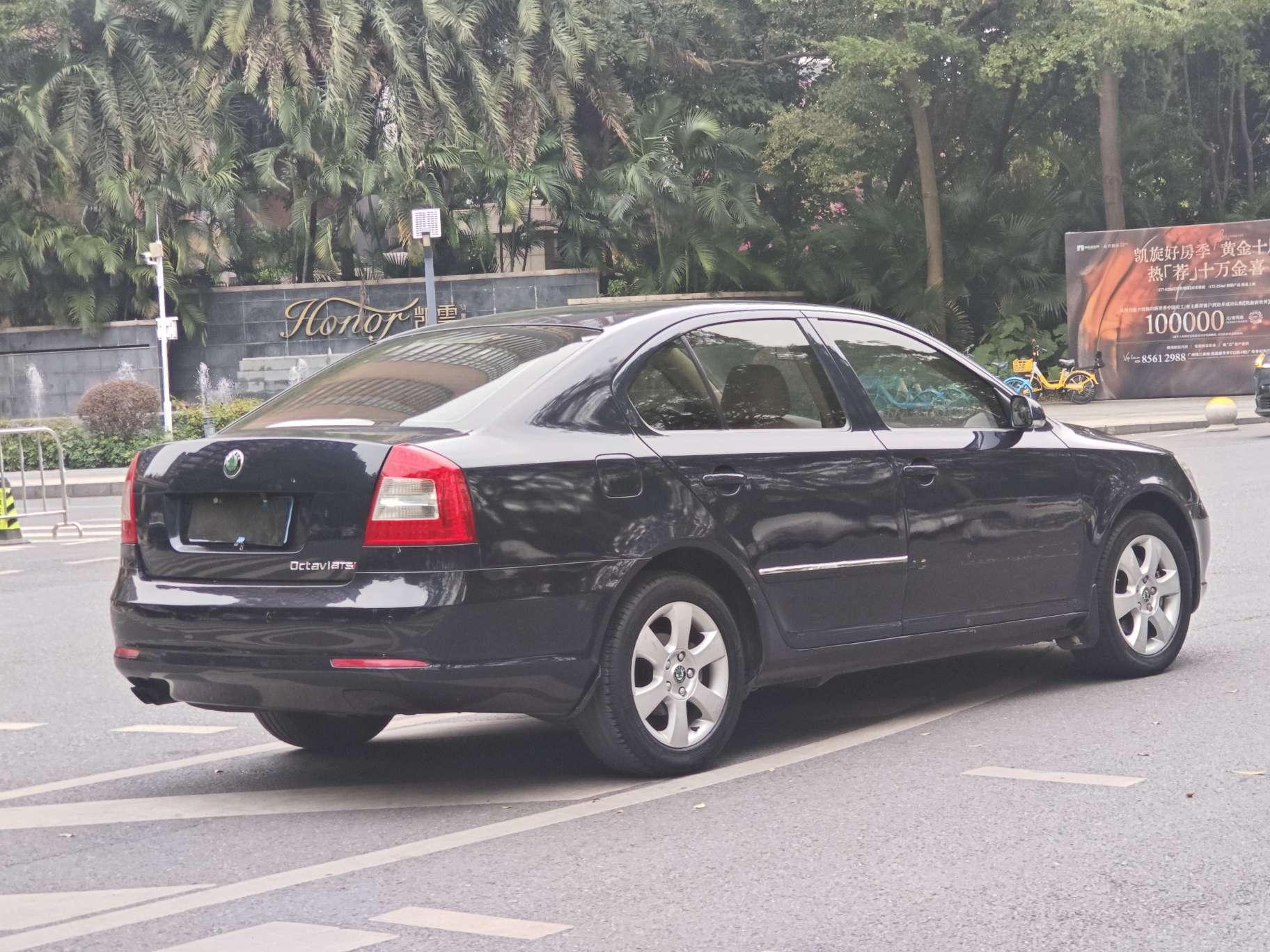 Skoda Octavia 2011 thumb 4