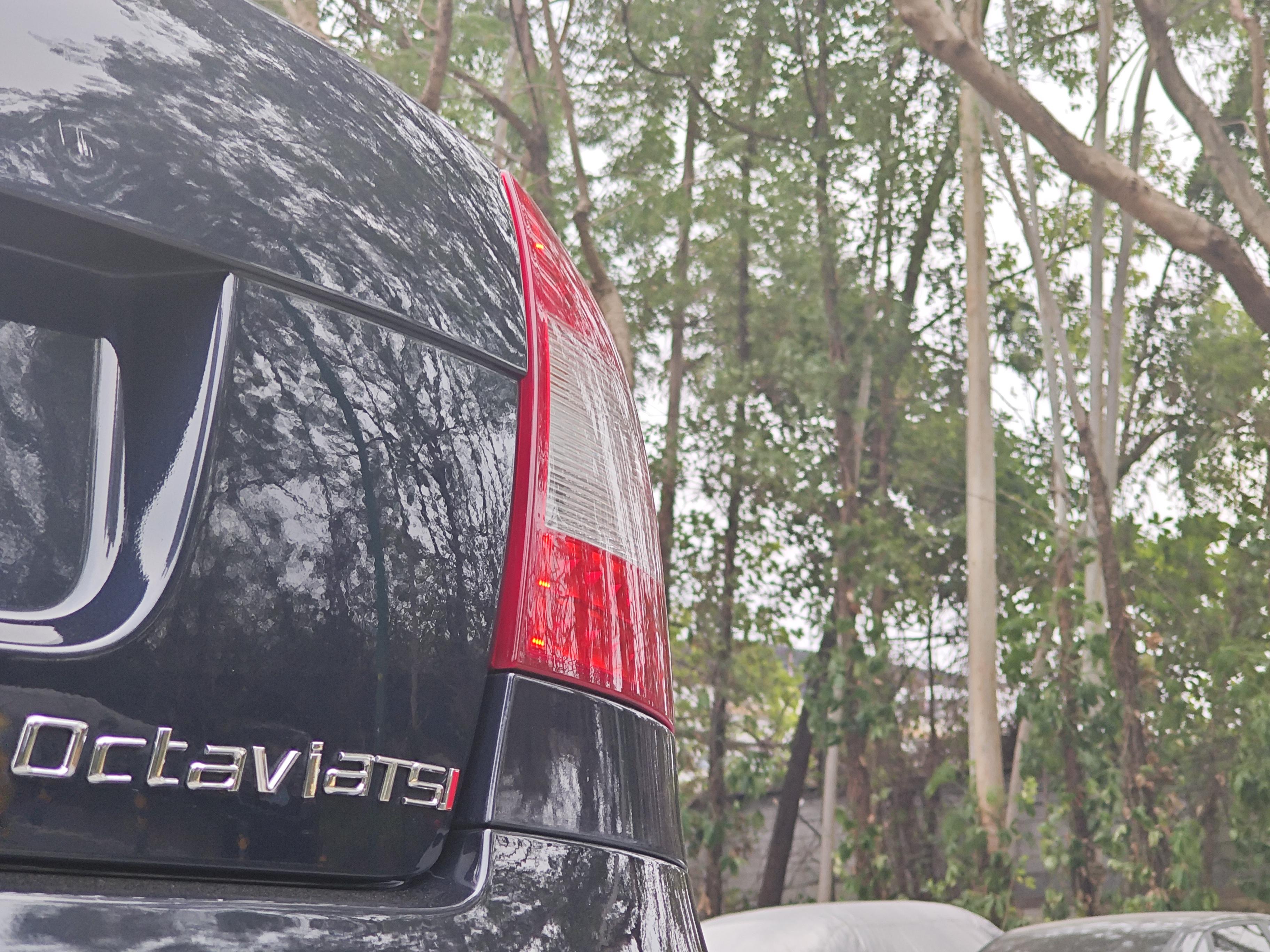 Skoda Octavia 2011 thumb 7