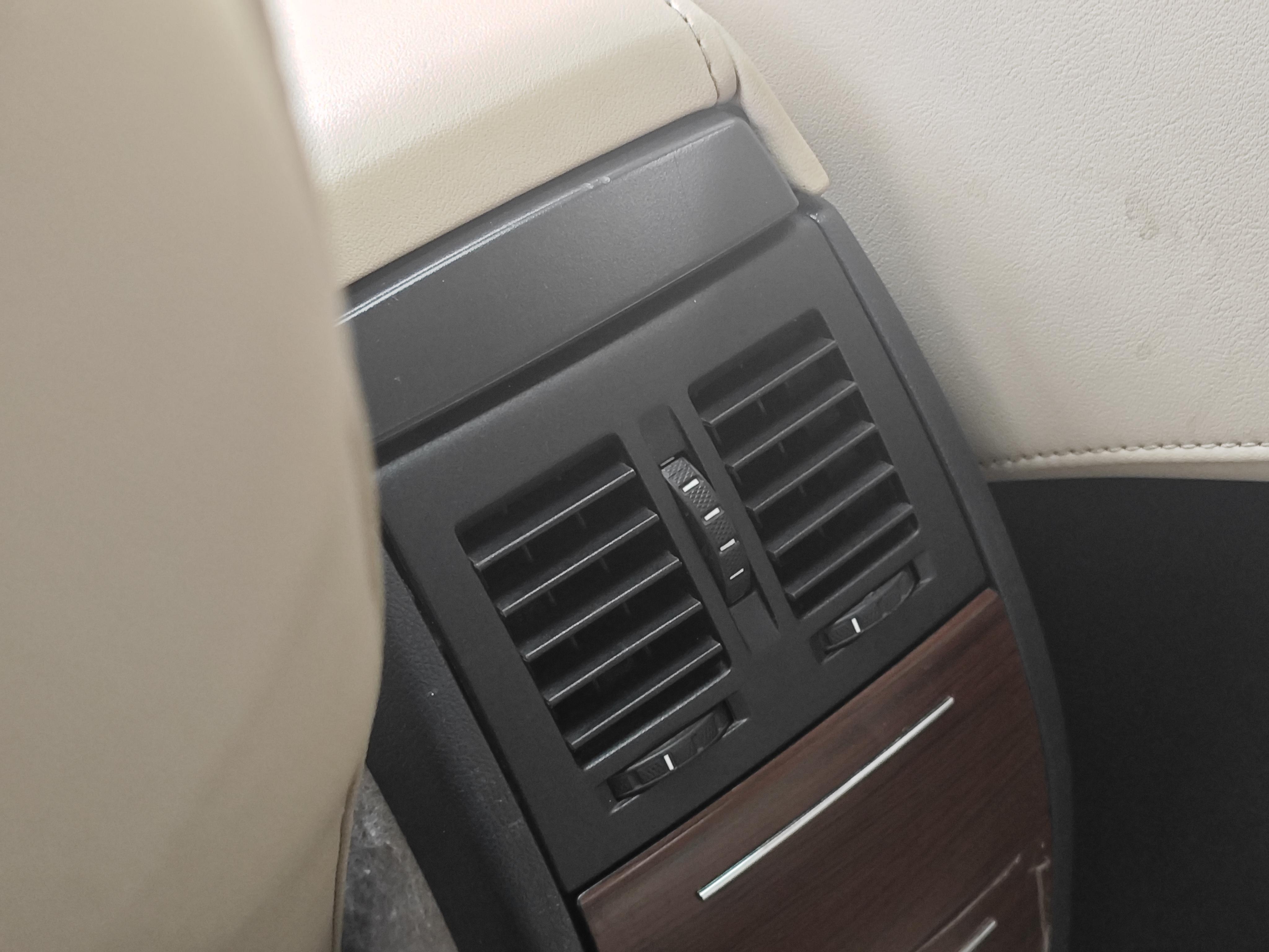 Skoda Octavia 2011 thumb 10