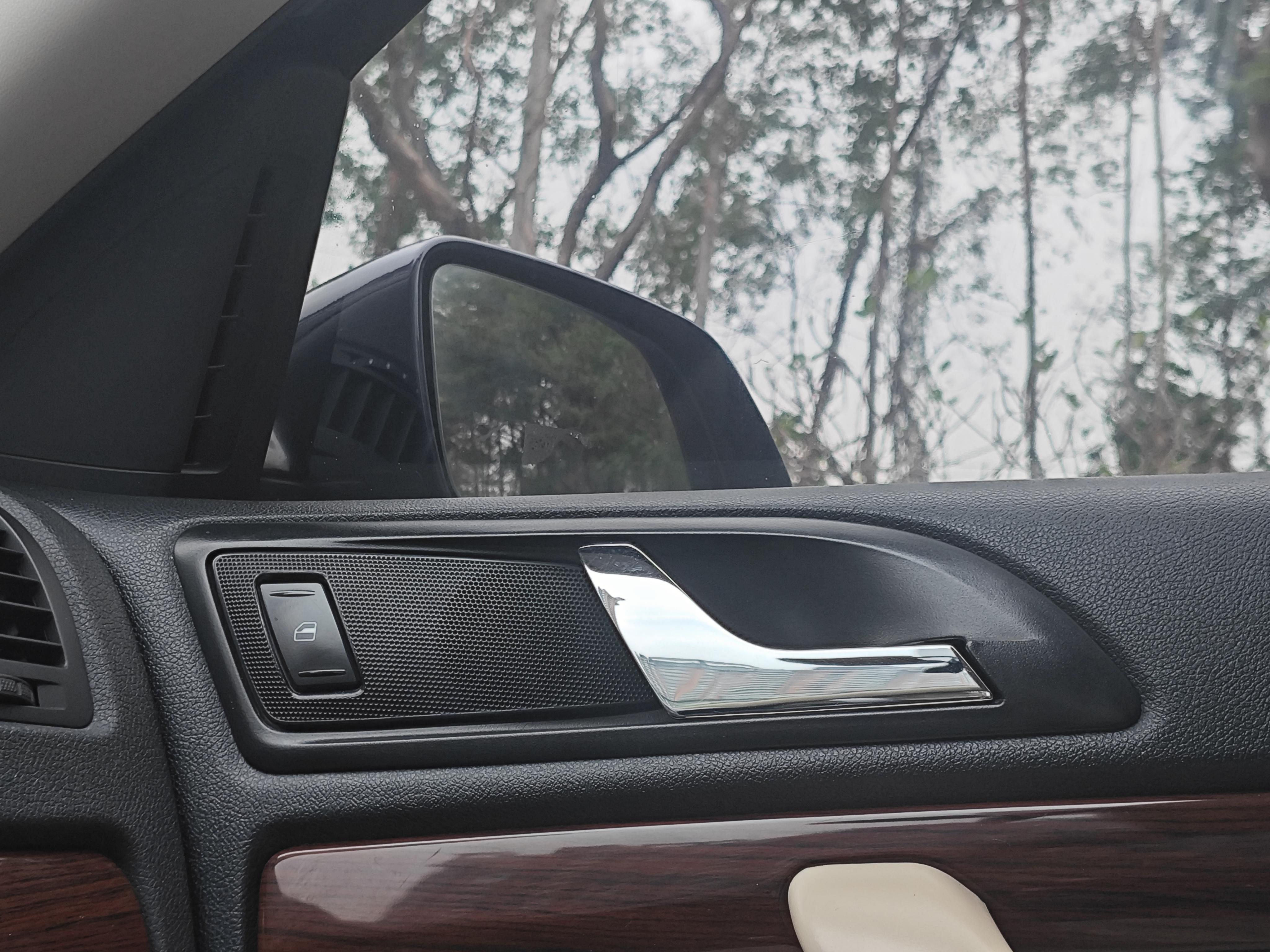 Skoda Octavia 2011 thumb 11