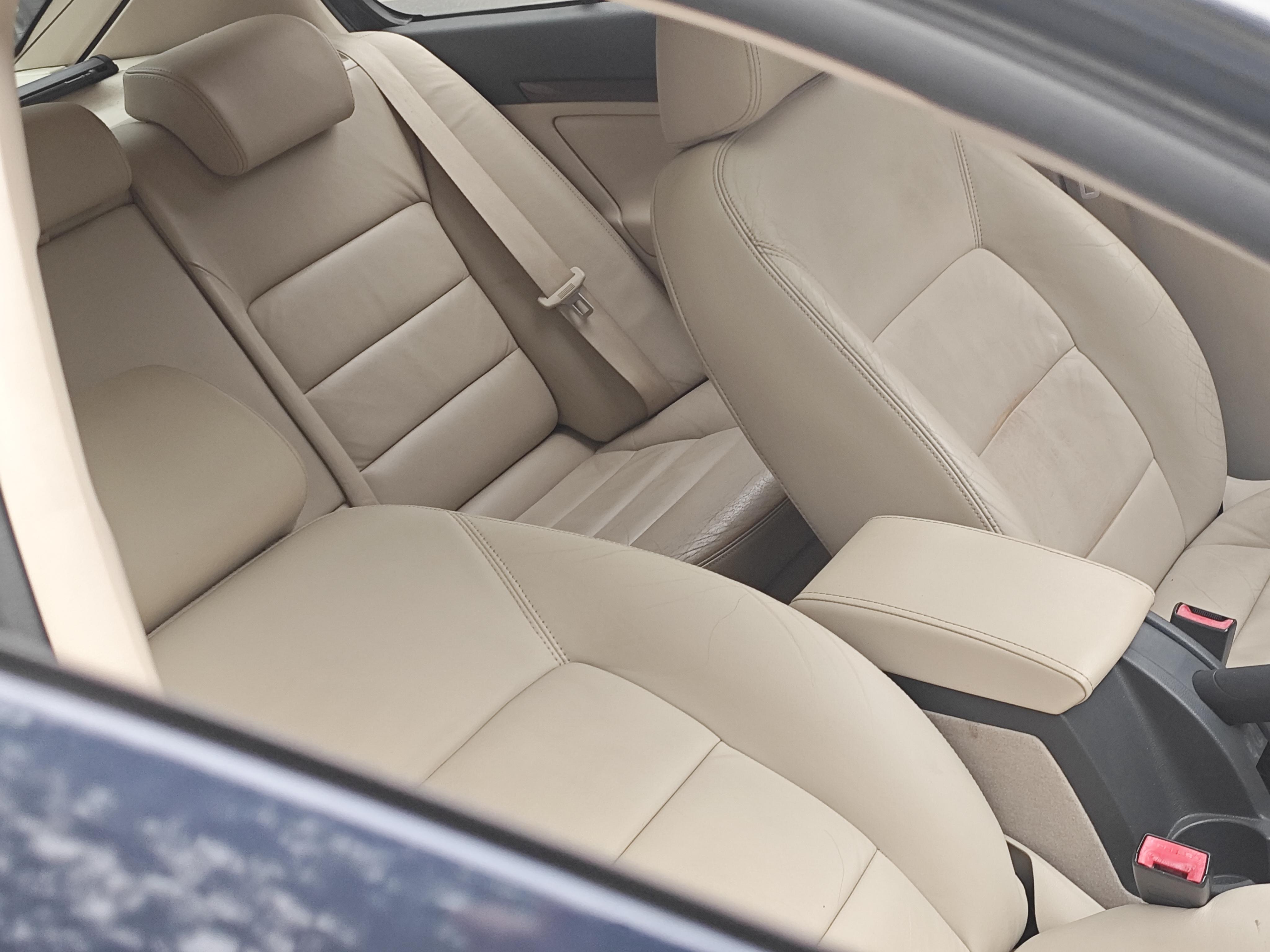 Skoda Octavia 2011 thumb 12