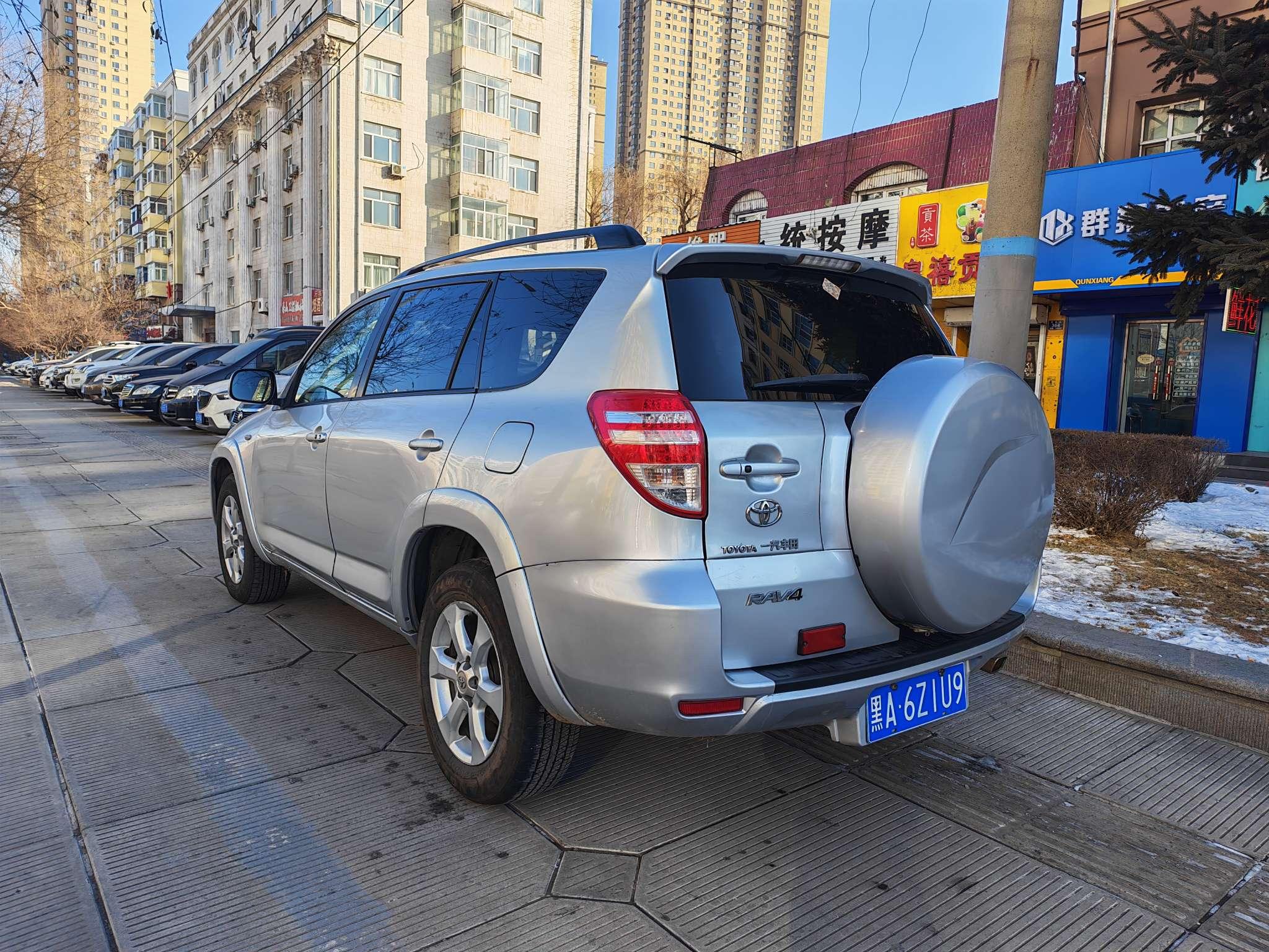 Toyota RAV4 2010 thumb 2