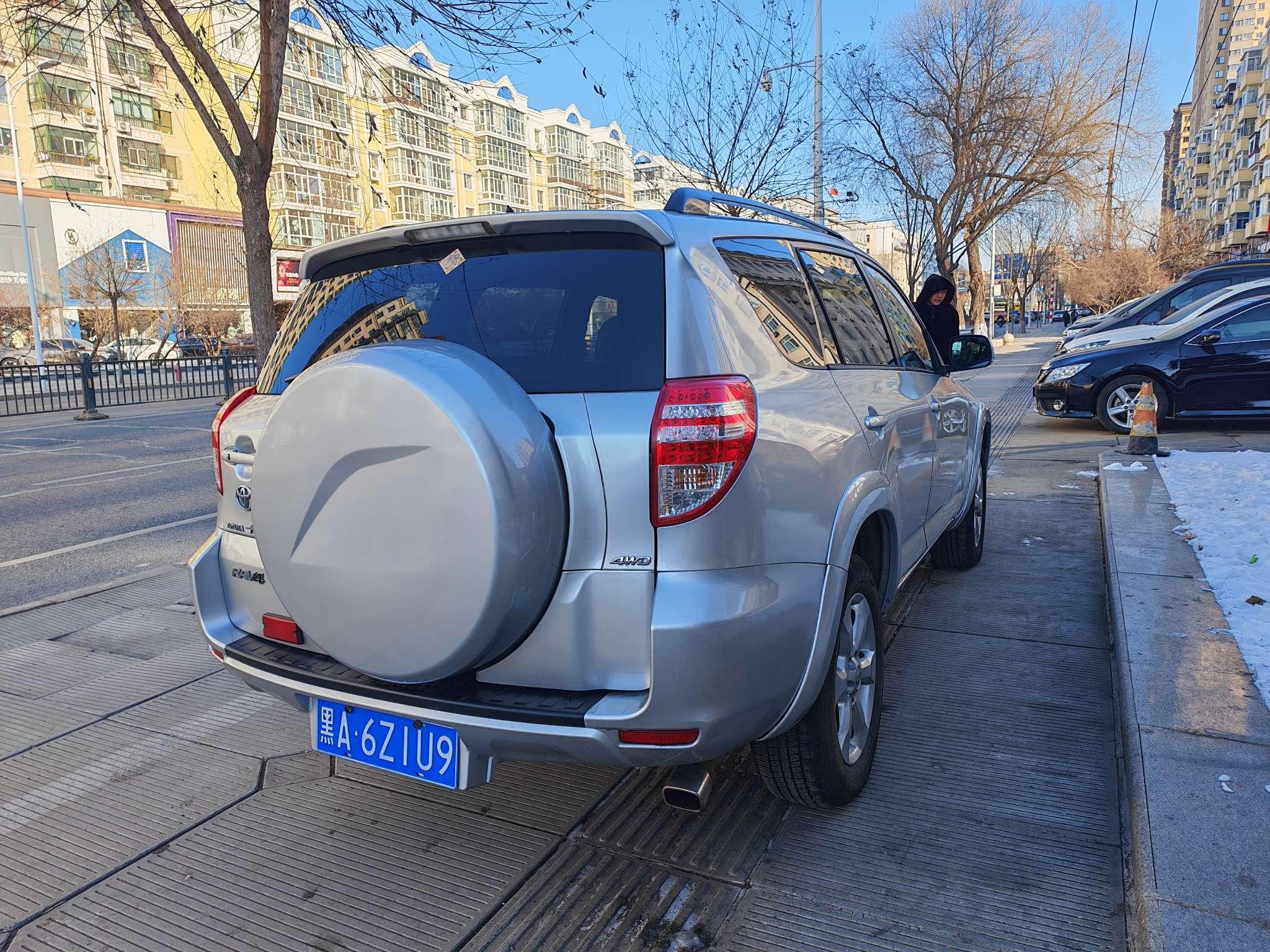 Toyota RAV4 2010 thumb 4