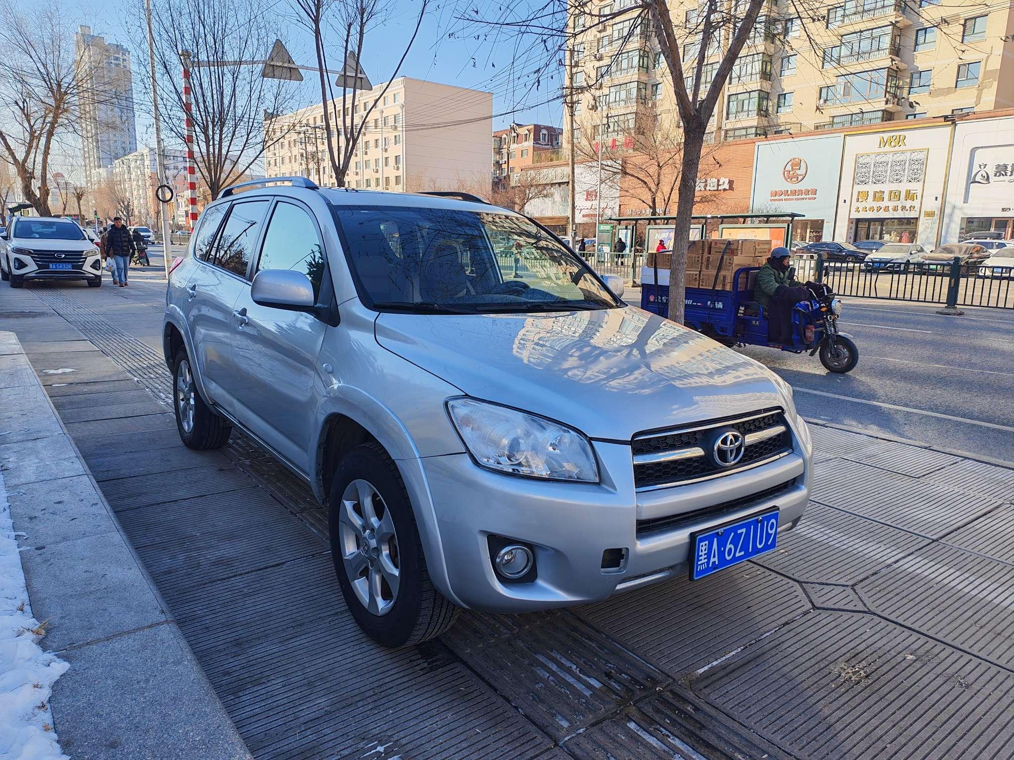 Toyota RAV4 2010 thumb 10