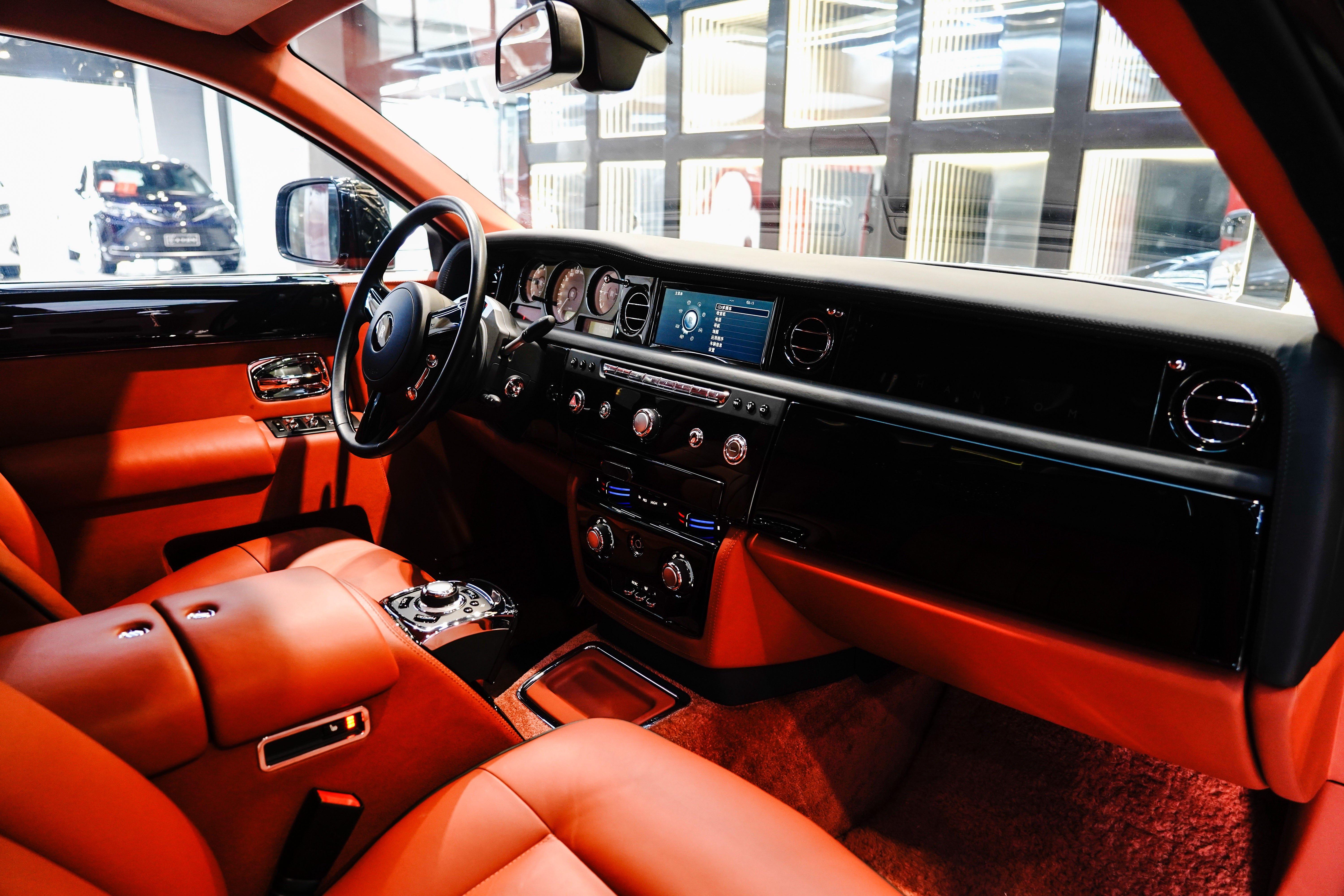 Rolls-Royce Phantom 2014 thumb 12