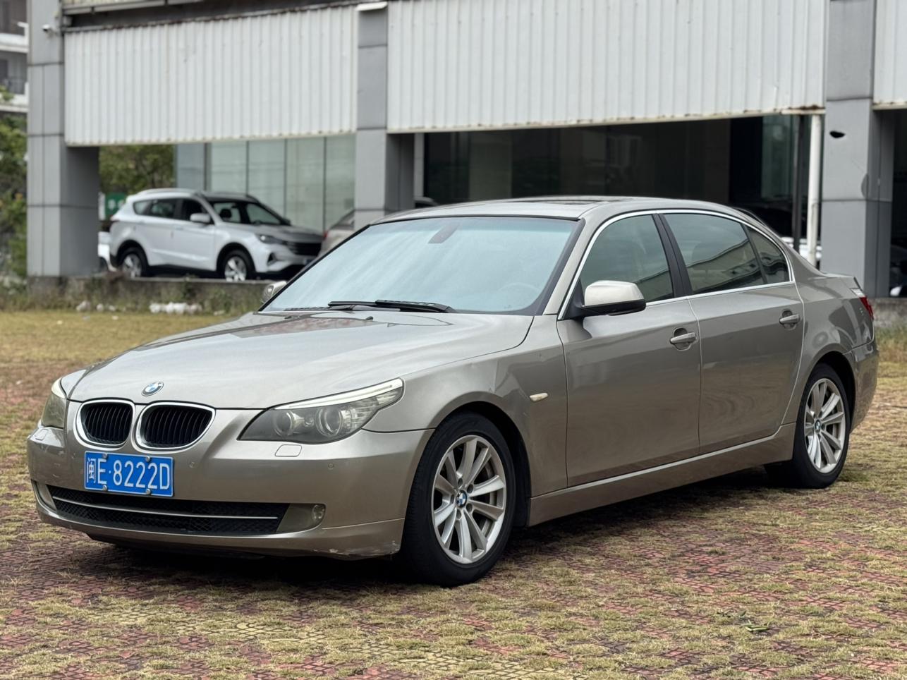 BMW 5 серии 2010 thumb 8