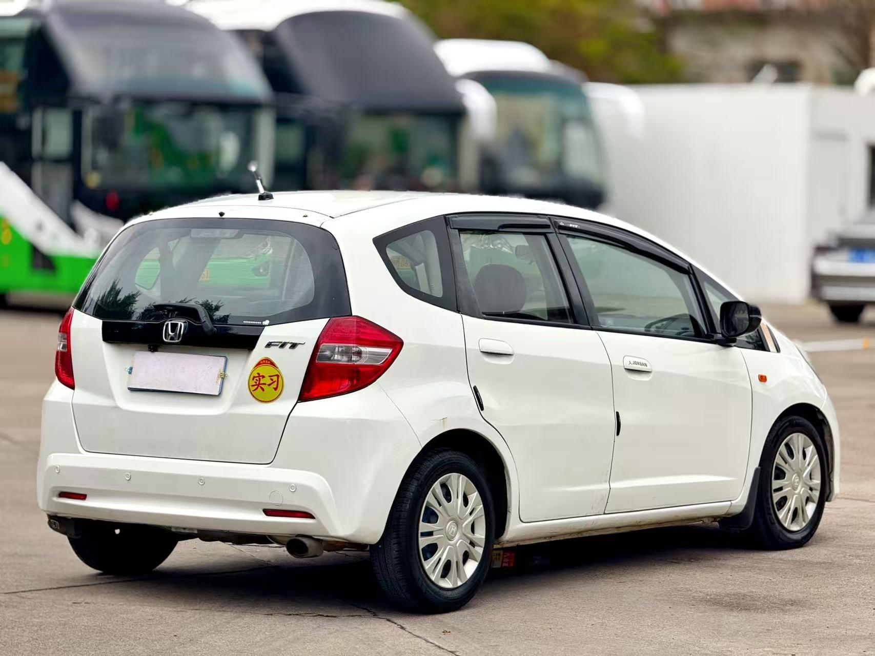 Honda Fit Shuttle 2012 thumb 4