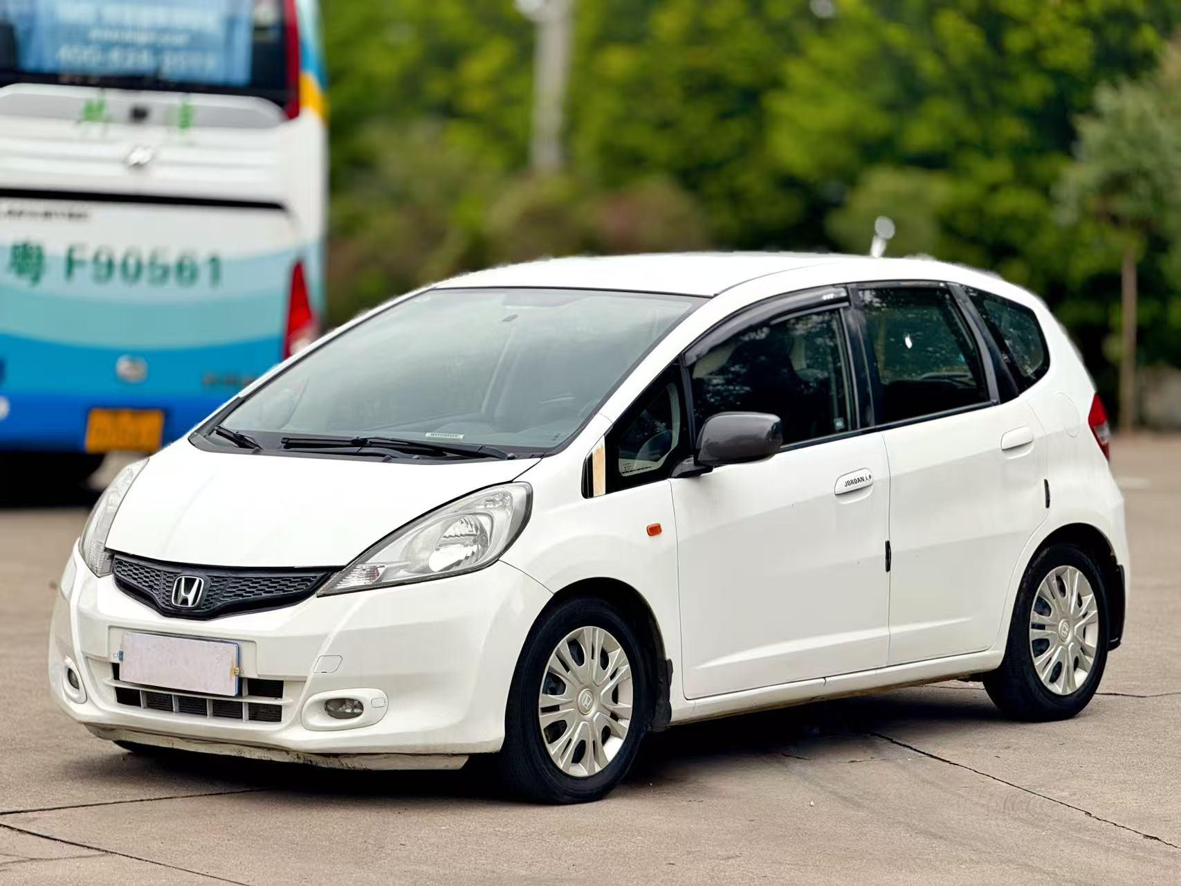 Honda Fit Shuttle 2012 thumb 8