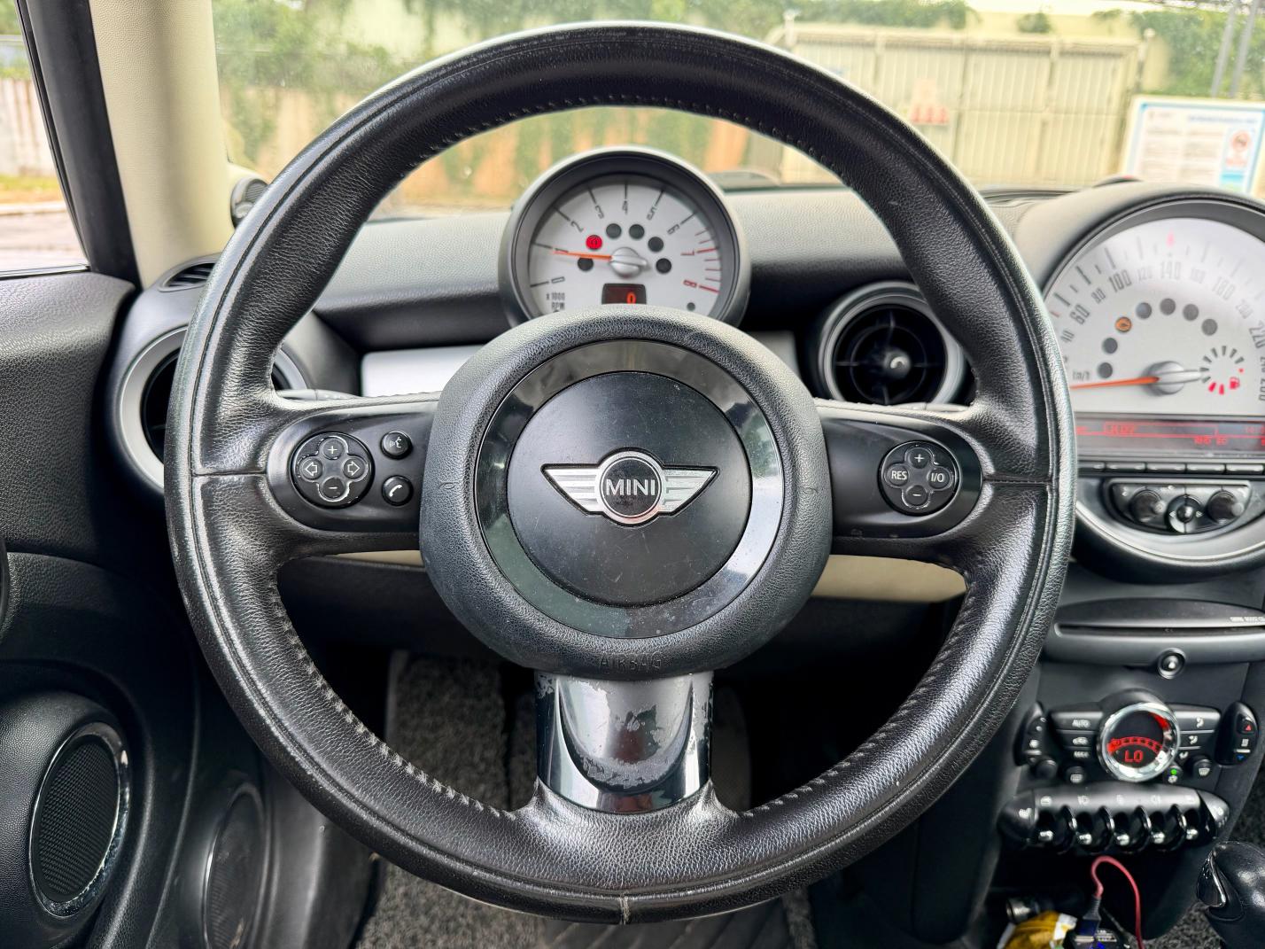Mini Hatch 2010 thumb 3