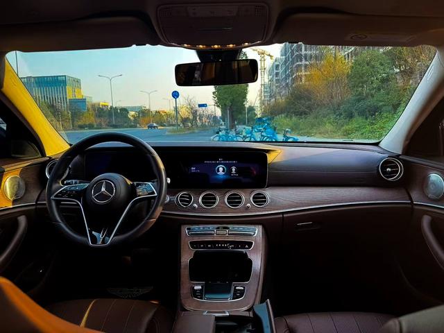 Mercedes-Benz E-Class 2022 thumb 9