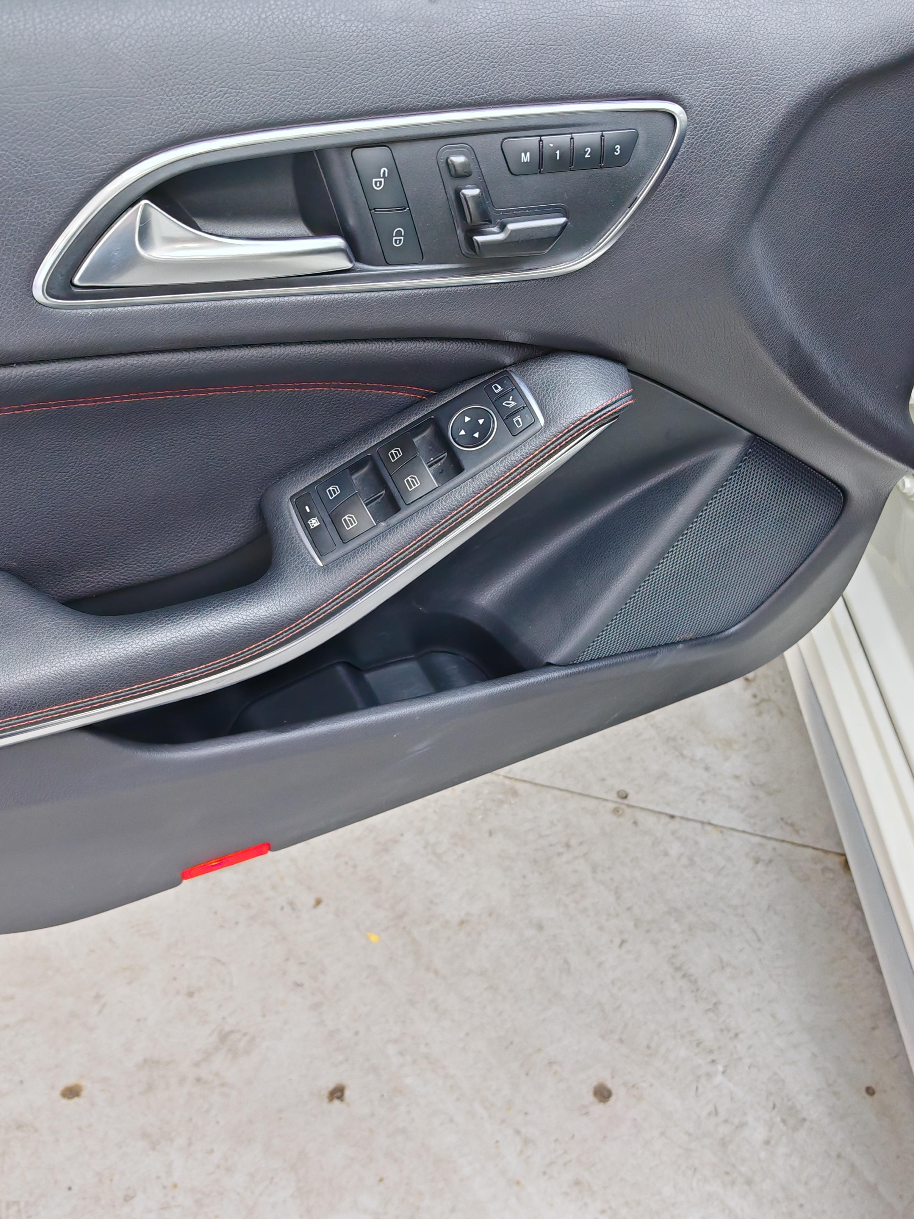 Mercedes-Benz A-Class 2016 thumb 10