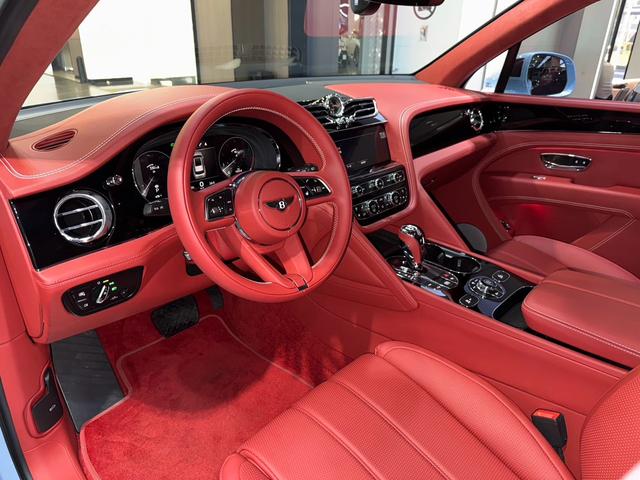Bentley Bentayga 2022 thumb 2