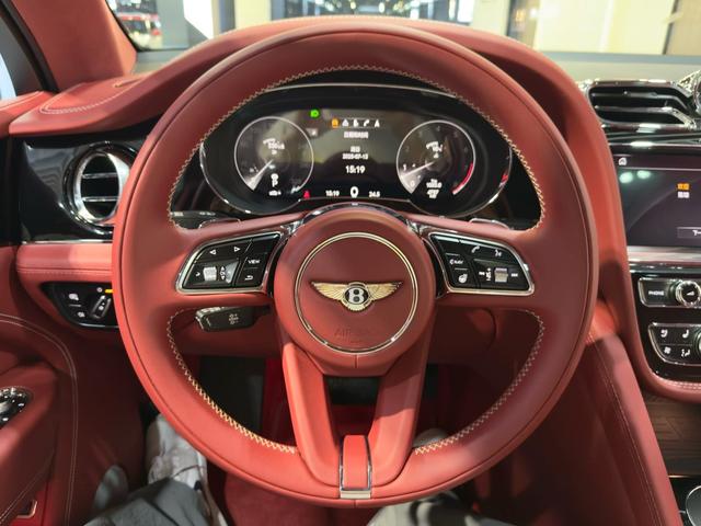 Bentley Bentayga 2022 thumb 3