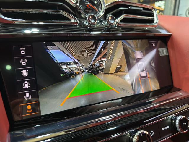 Bentley Bentayga 2022 thumb 4