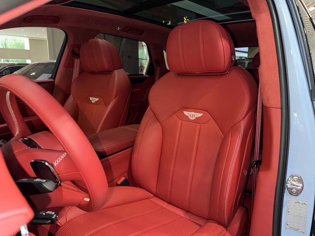 Bentley Bentayga 2022 thumb 10