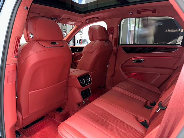 Bentley Bentayga 2022 thumb 11