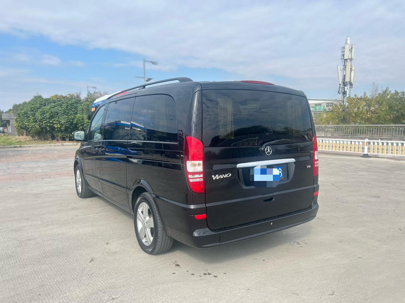 Mercedes-Benz V-Class 2011 thumb 2