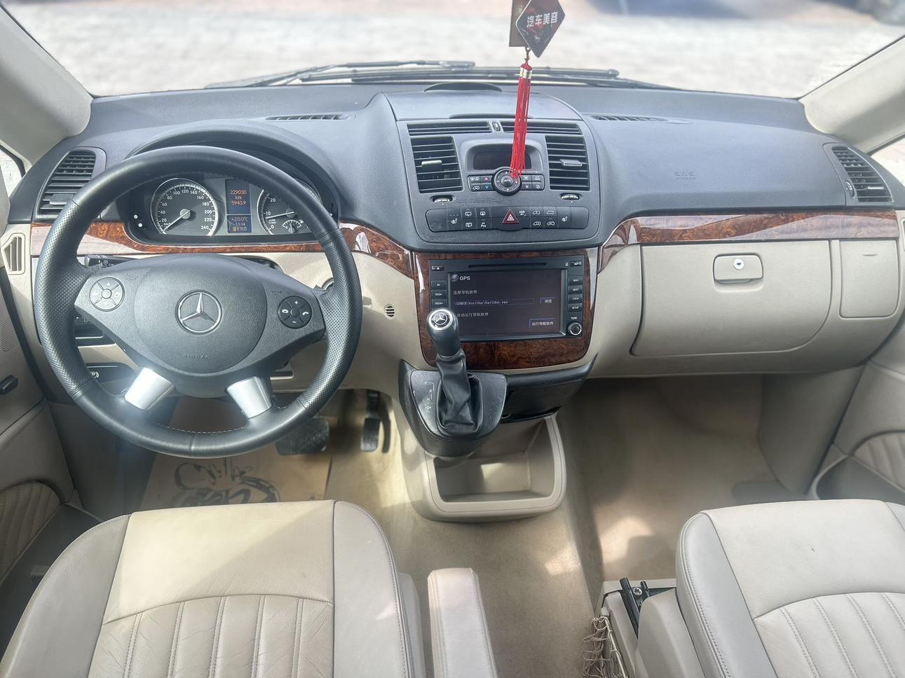 Mercedes-Benz V-Class 2011 thumb 6